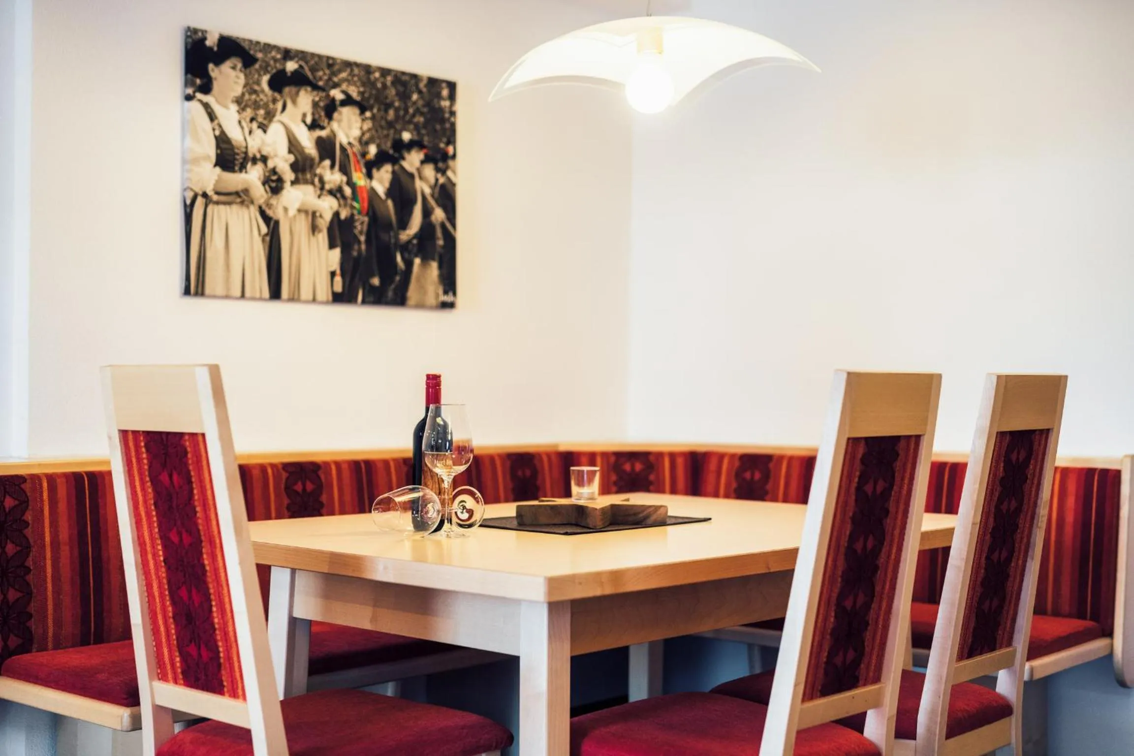 Dining area in Die Reblaus