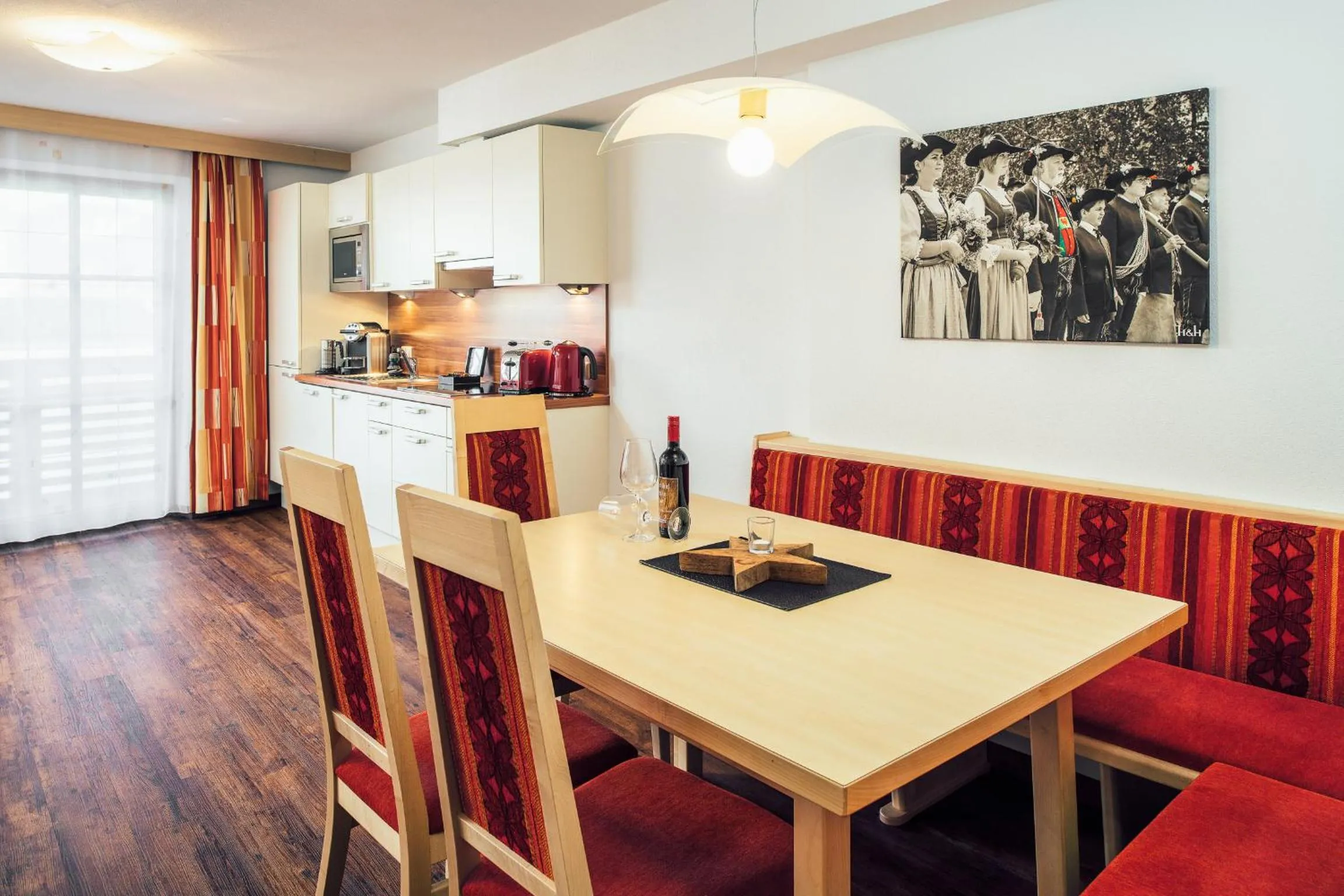 Dining area in Die Reblaus