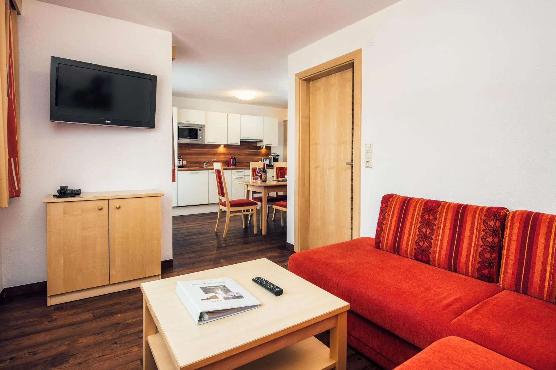 TV and multimedia in Die Reblaus