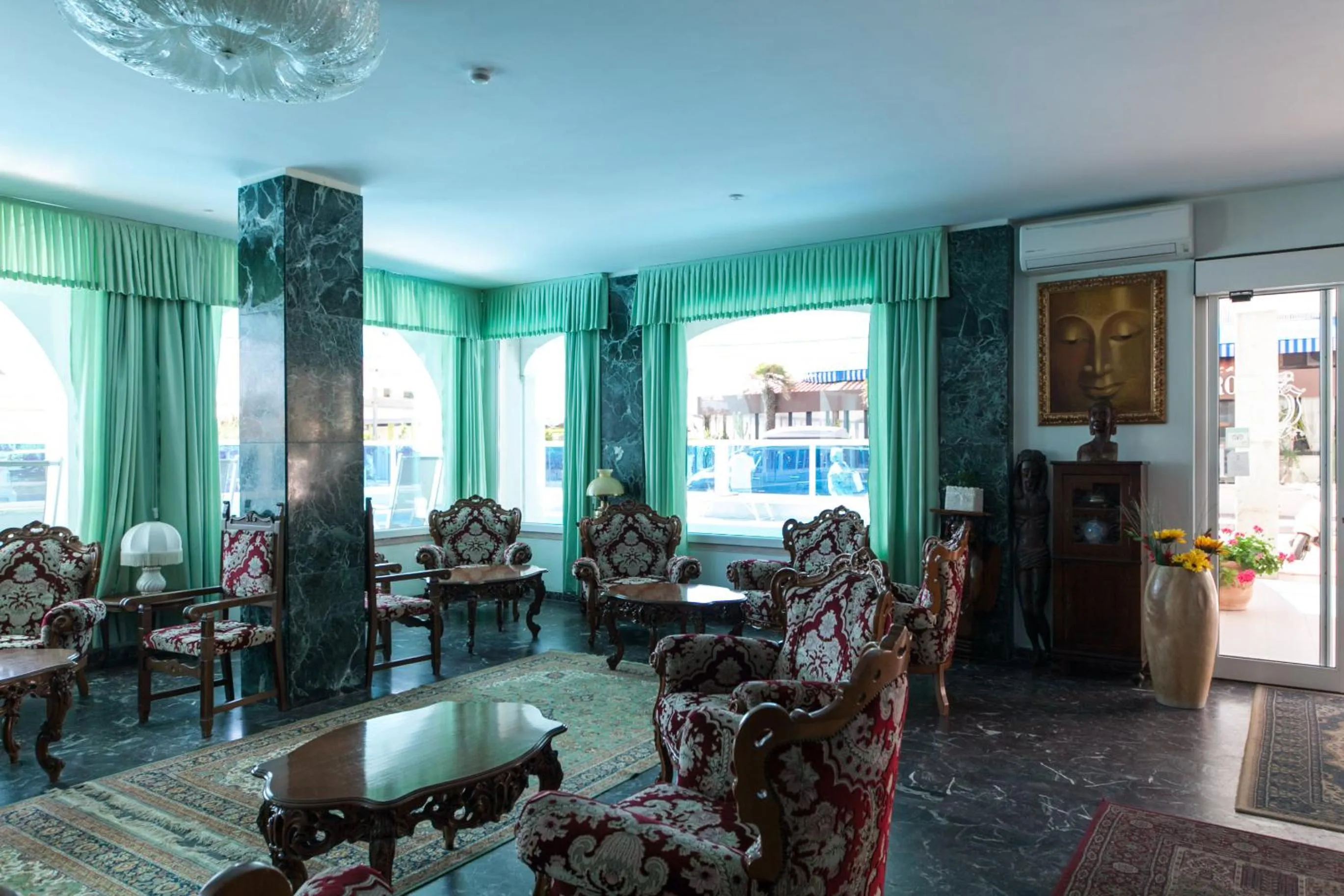 Day in Hotel Negresco