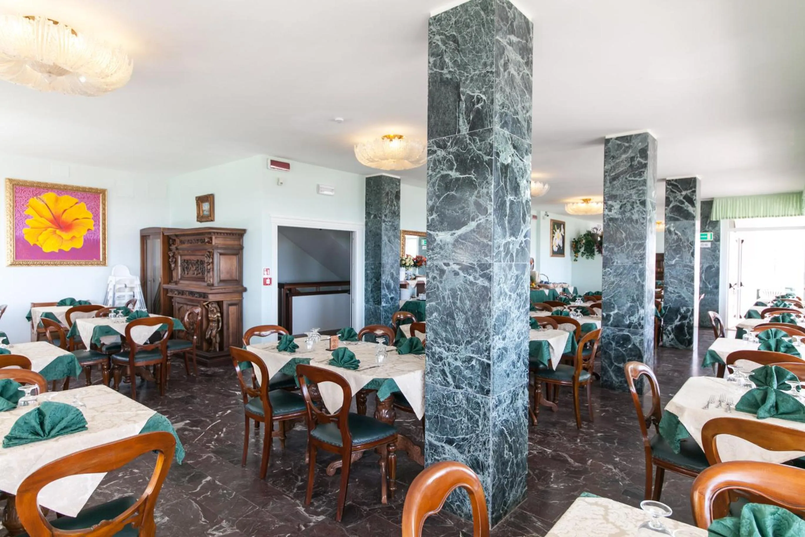 Restaurant/places to eat in Hotel Negresco