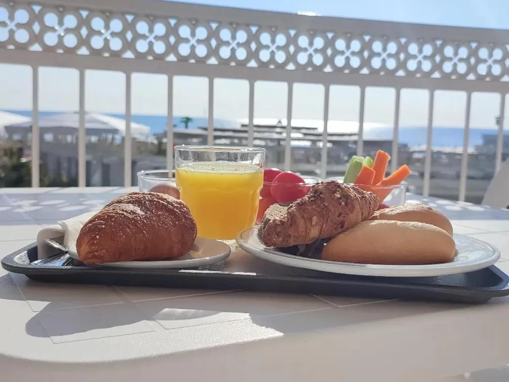Breakfast in Hotel Negresco