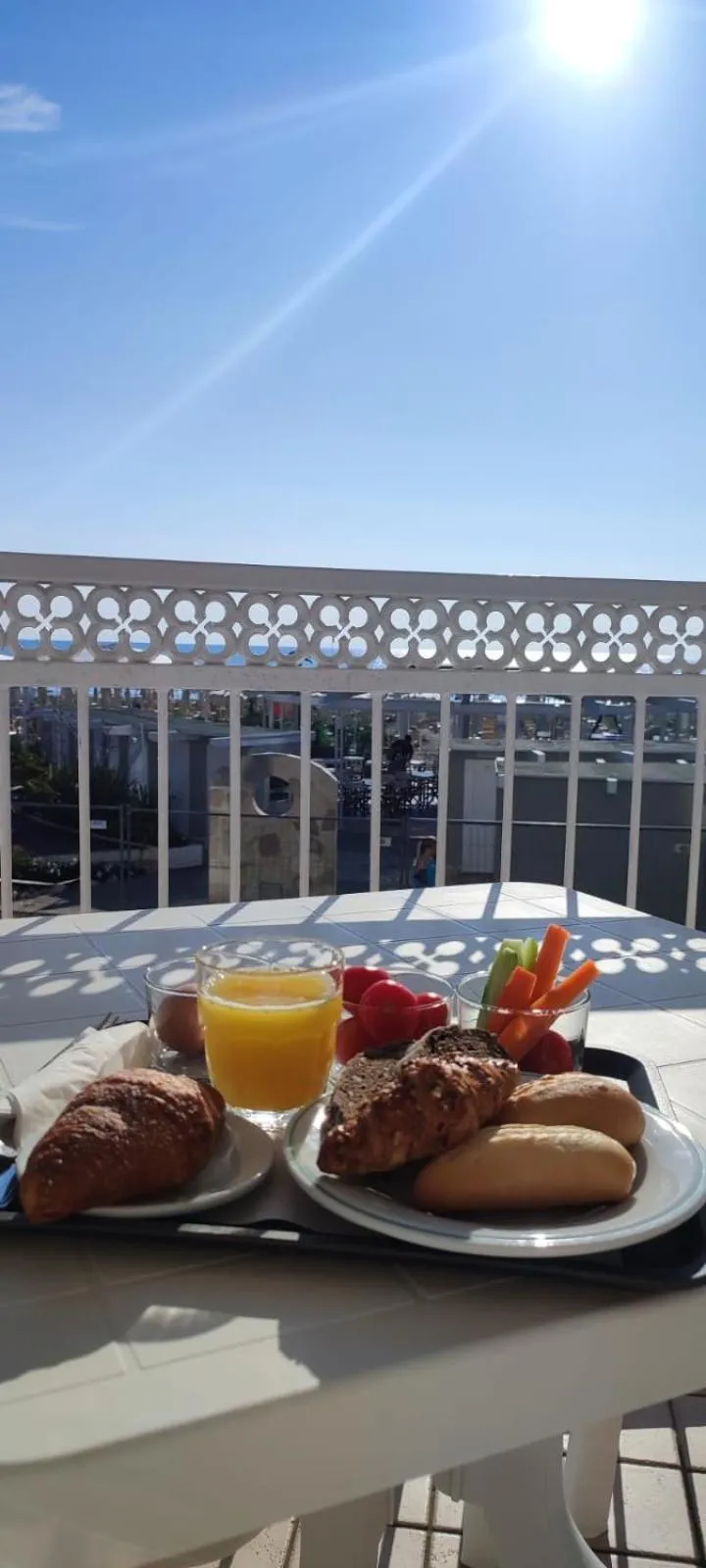 Continental breakfast in Hotel Negresco