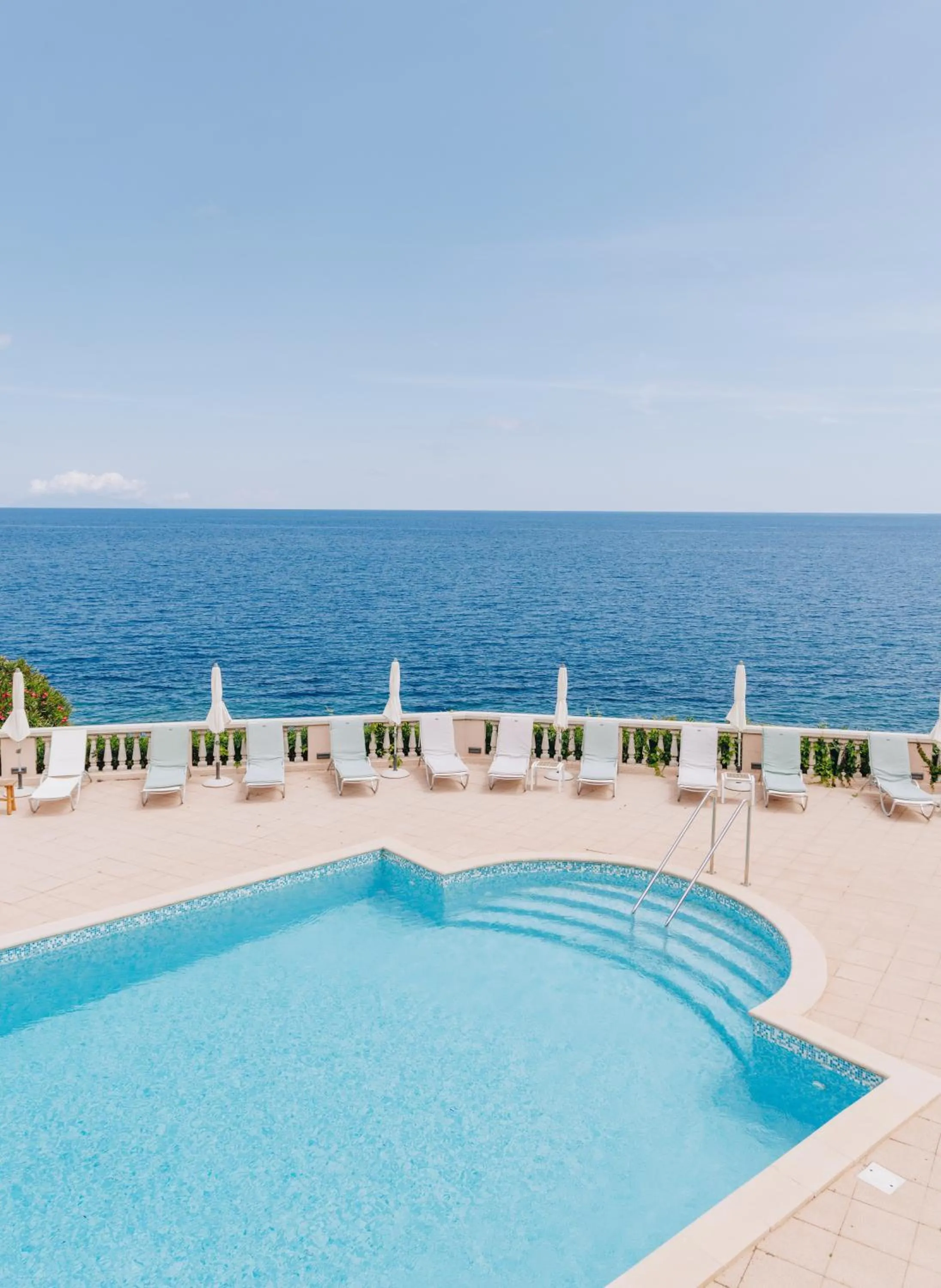 Swimming pool in Alivi