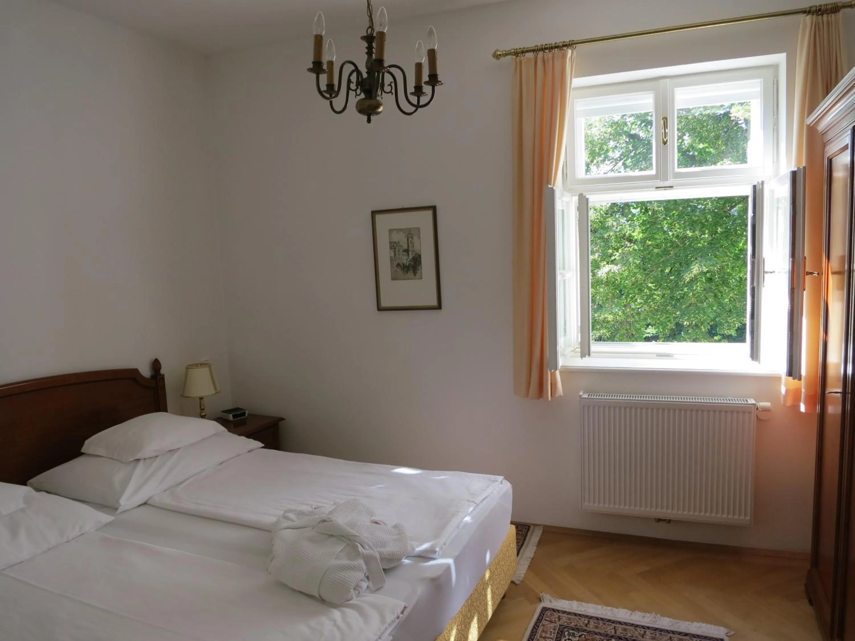 Photo of the whole room, Bed in Hotel Richard Löwenherz