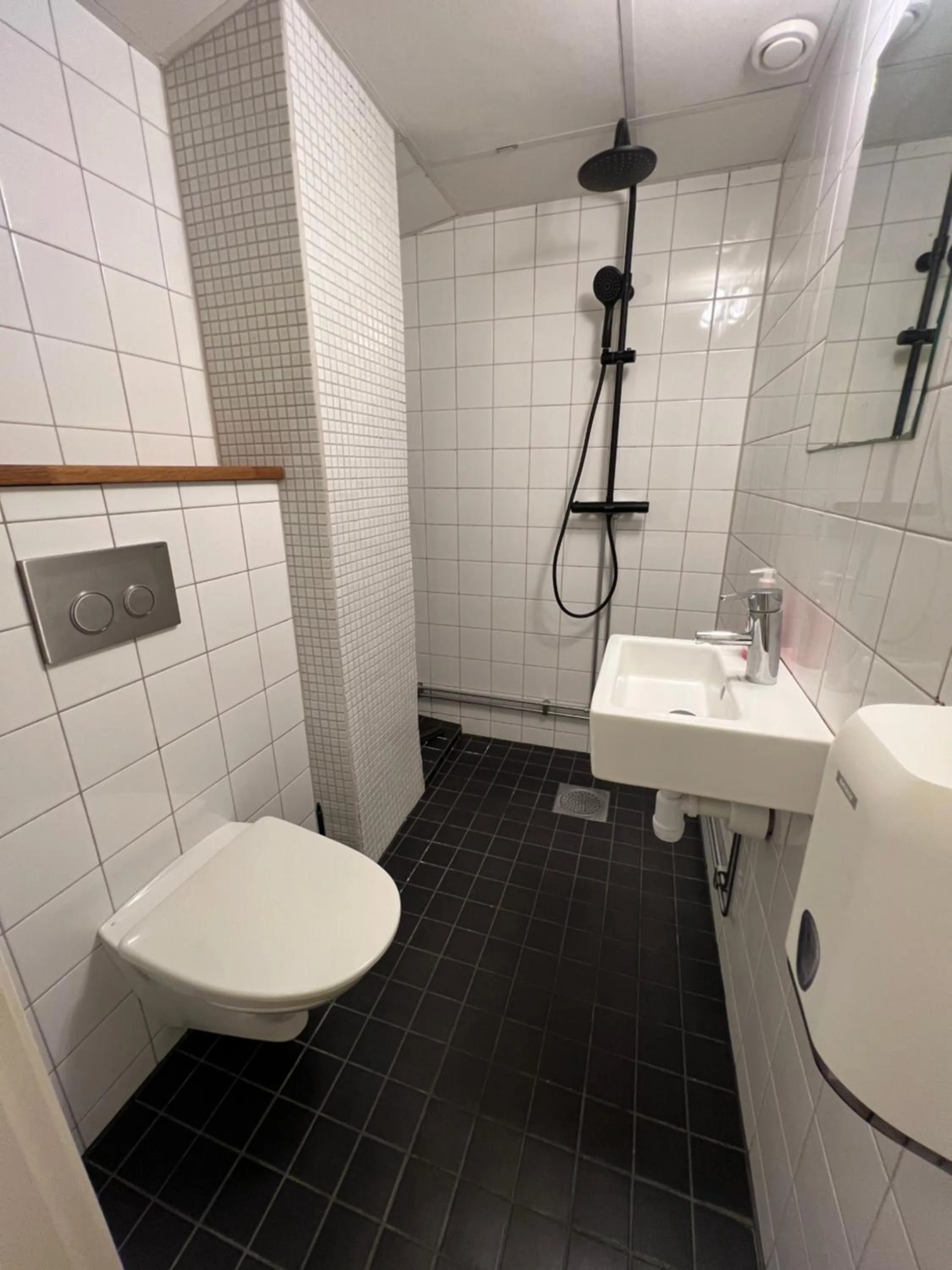 Shower in Hostel Dalagatan