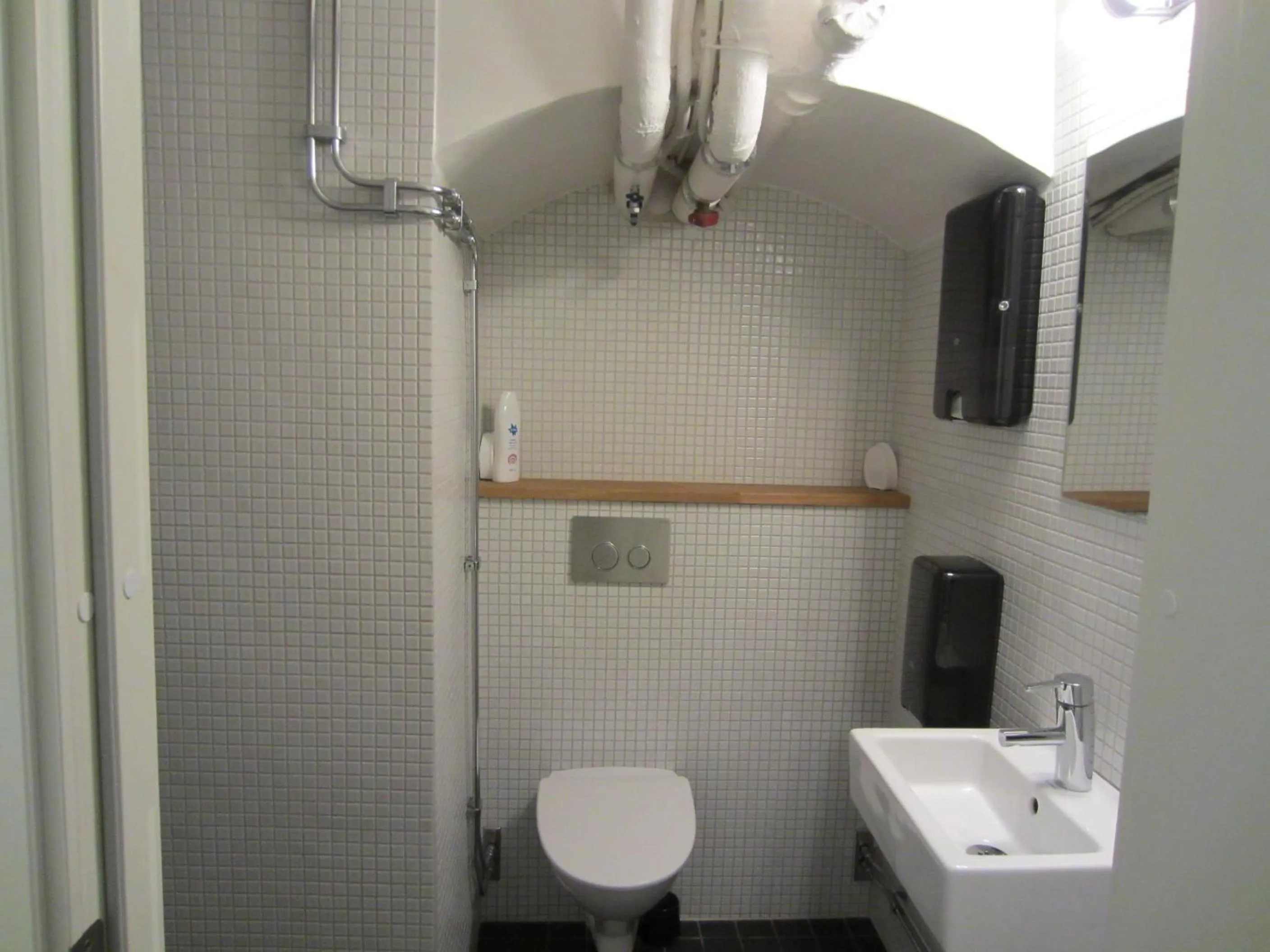 Shower in Hostel Dalagatan