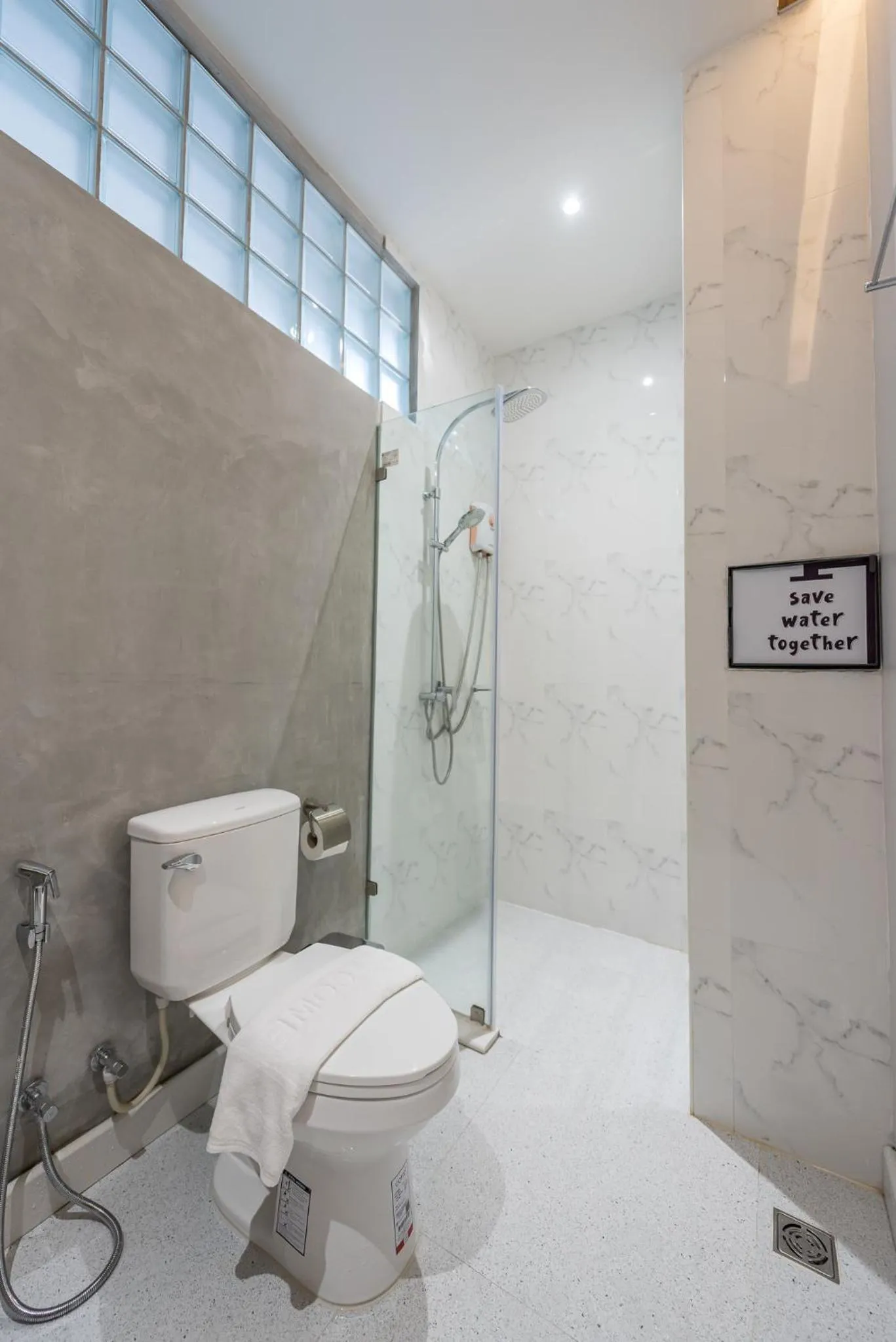 Bathroom in U Chiangkhan