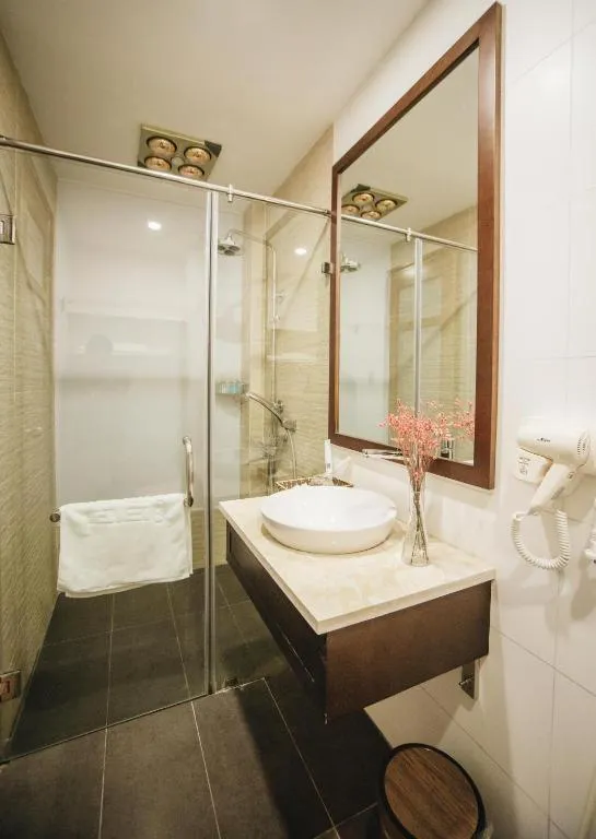 Bathroom in Hanoi Lakeside Premium Hotel & Travel