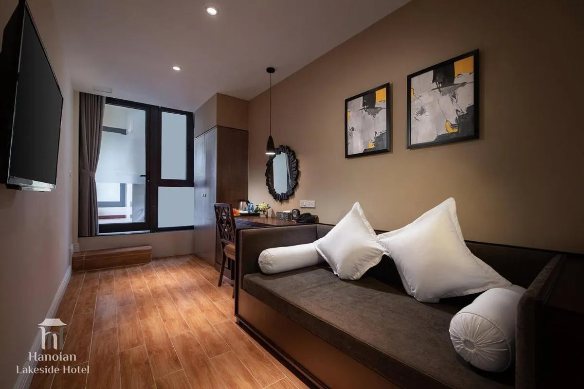 Living room, Bed in Hanoi Lakeside Premium Hotel & Travel
