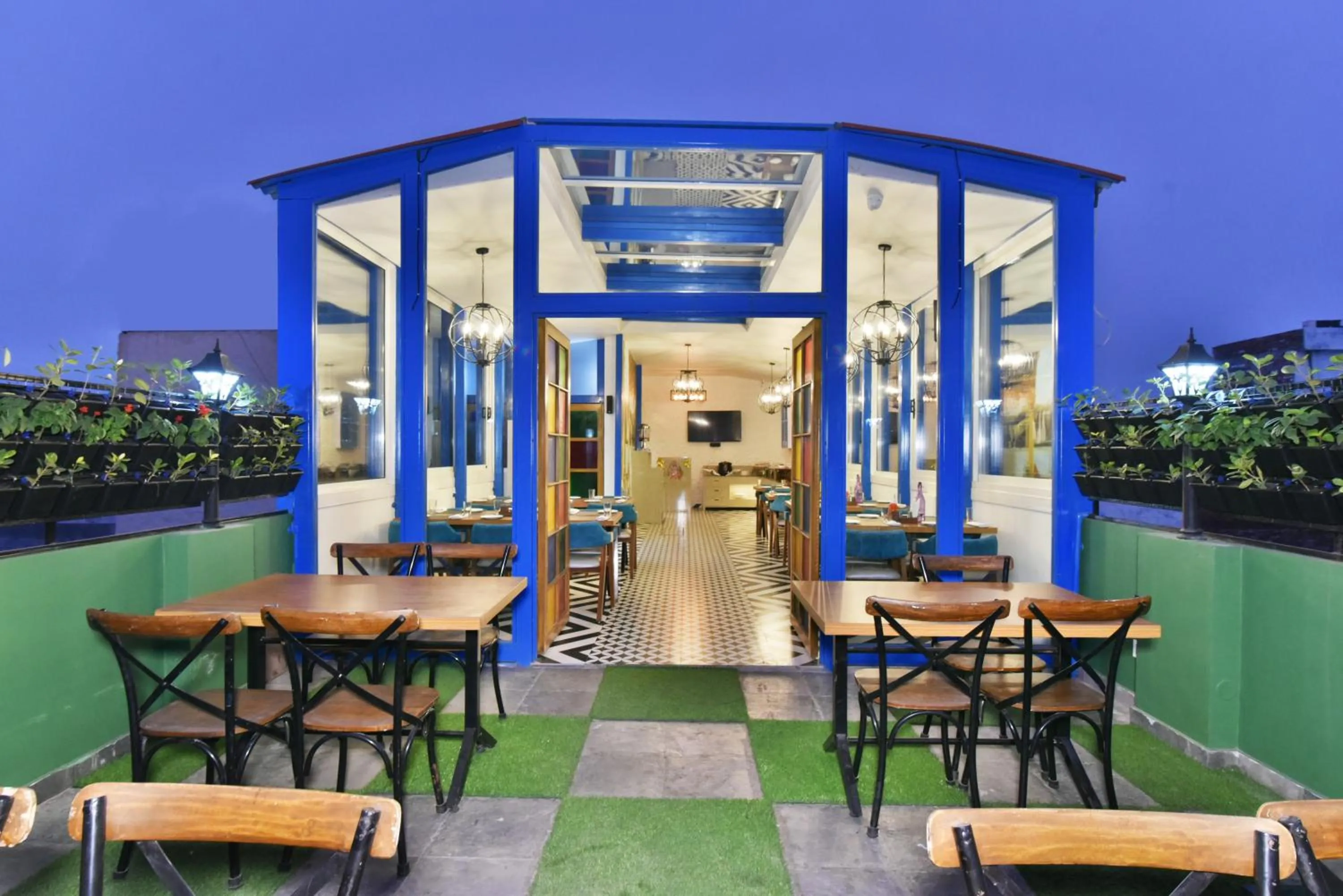 Restaurant/places to eat in Hotel Infa - 400m From Golden Temple