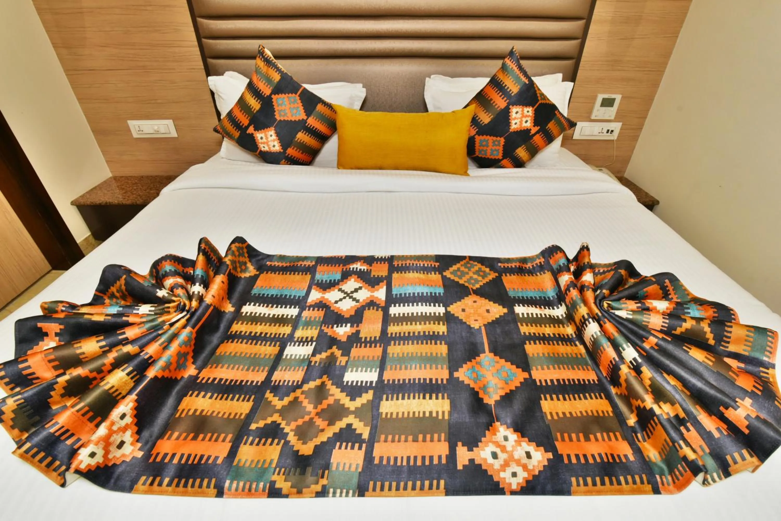 Bedroom, Bed in Hotel Infa - 400m From Golden Temple