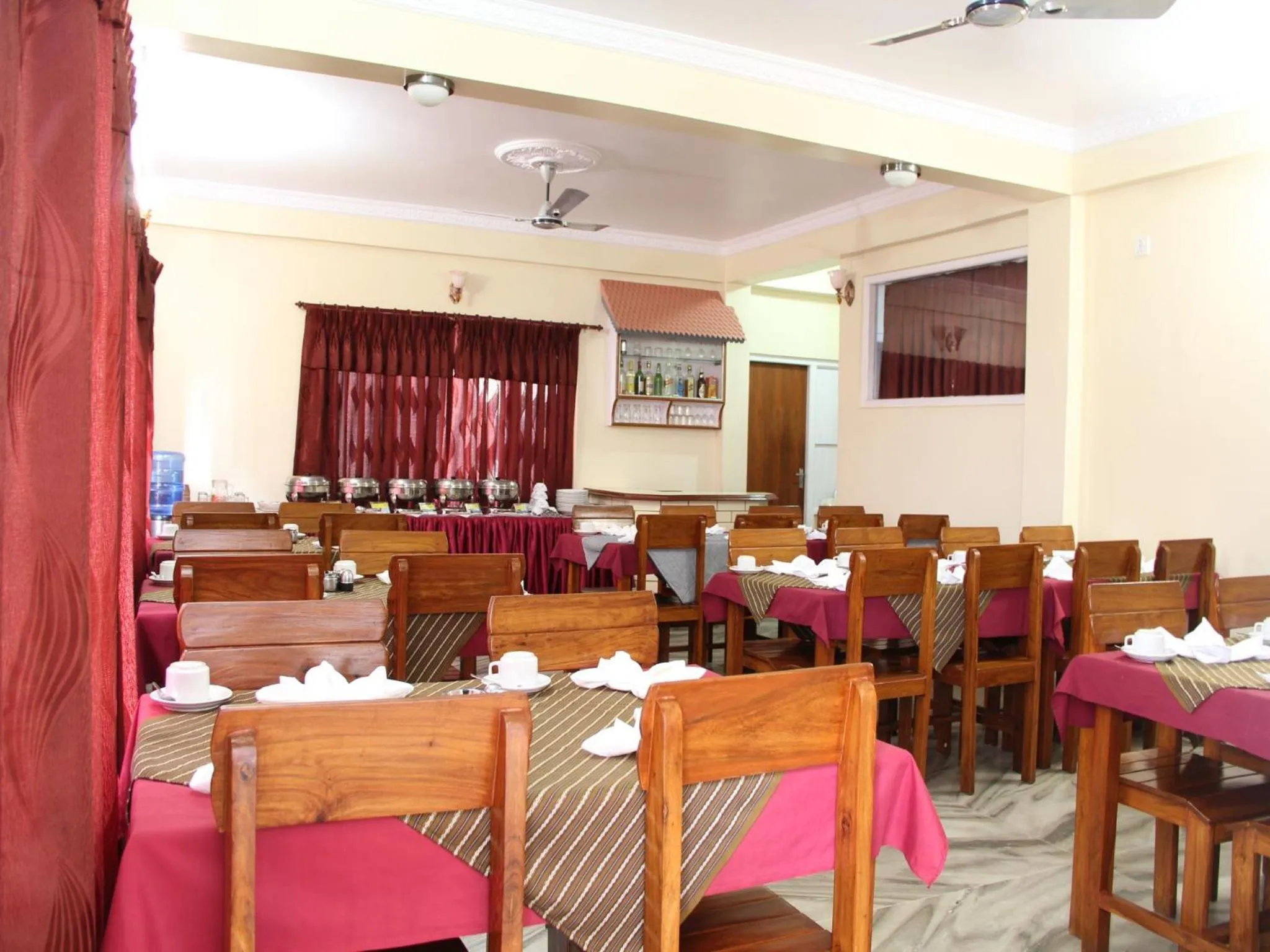 Restaurant/places to eat in Hotel Asia