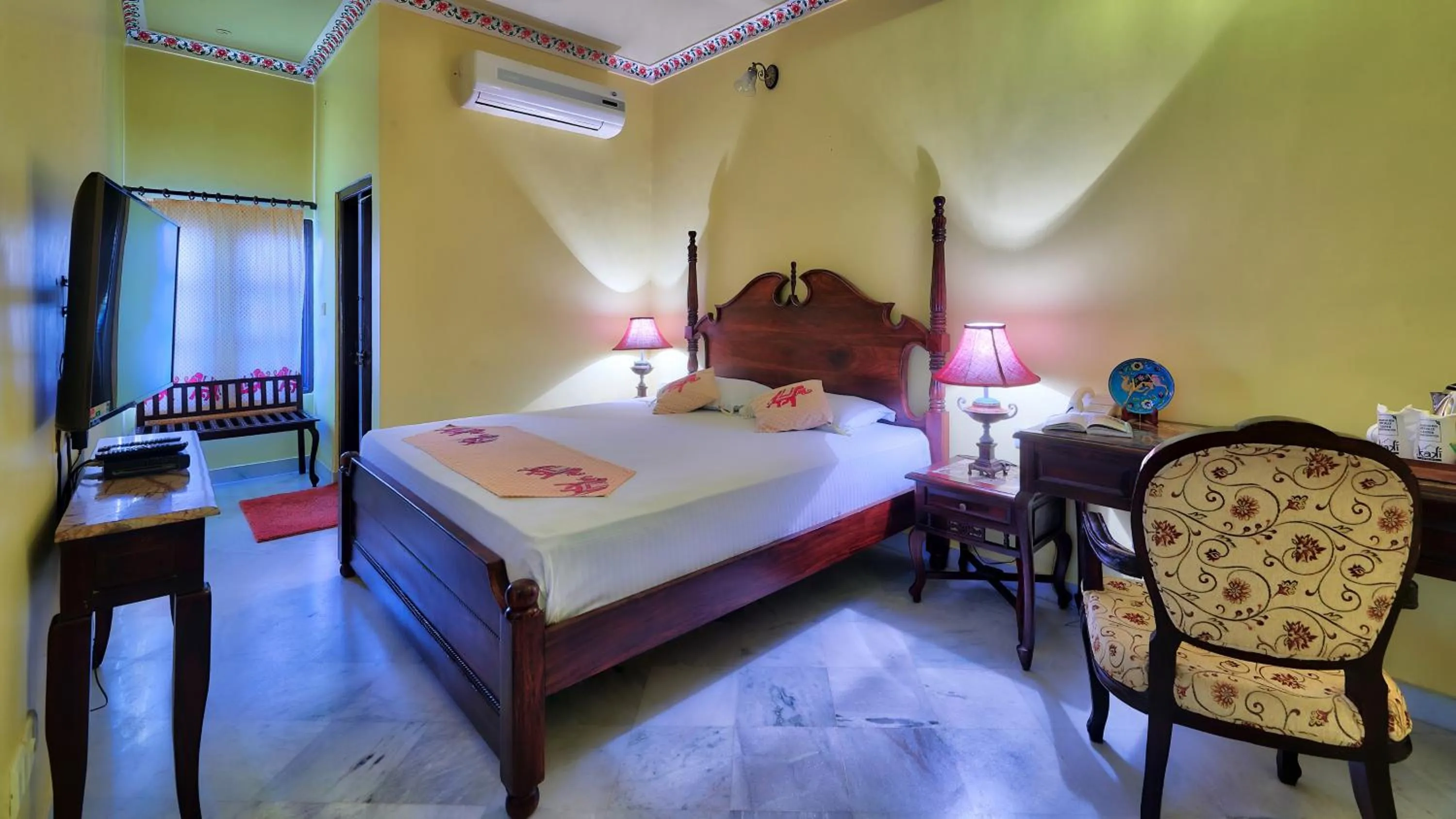Bedroom, Bed in Ikaki Niwas - A Heritage Boutique Hotel
