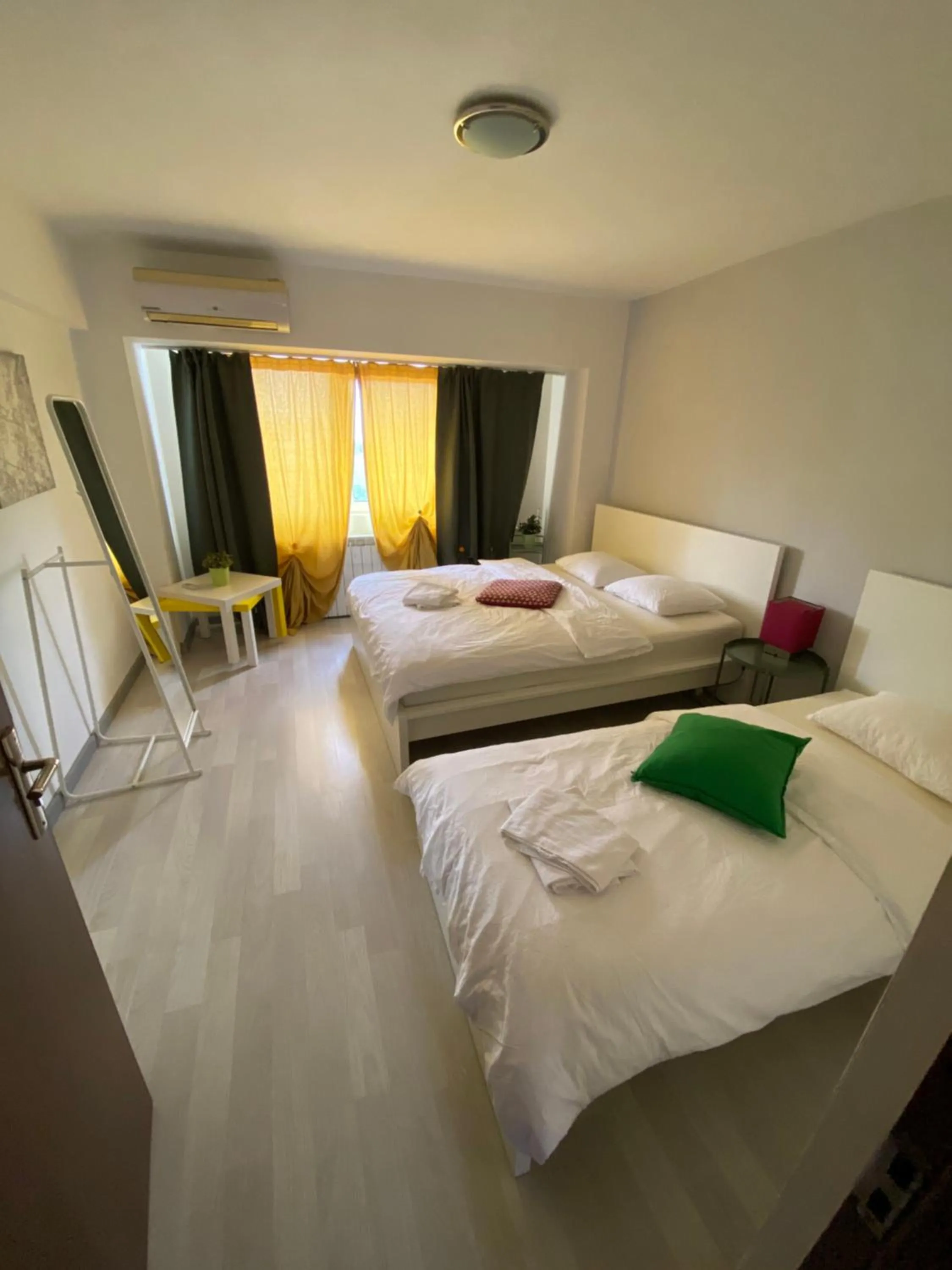 Bed in Green Apartment 63