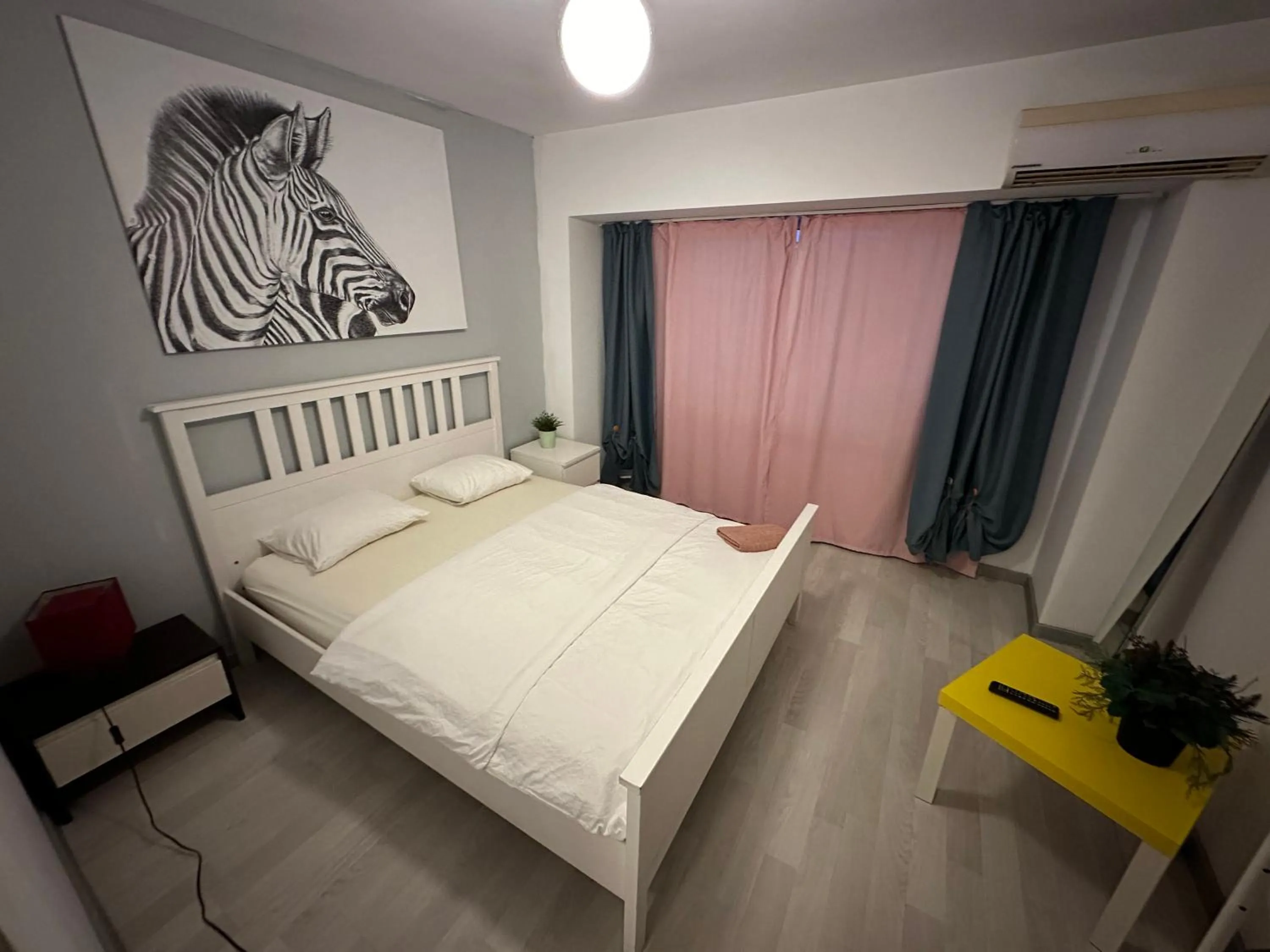 Bed in Green Apartment 63