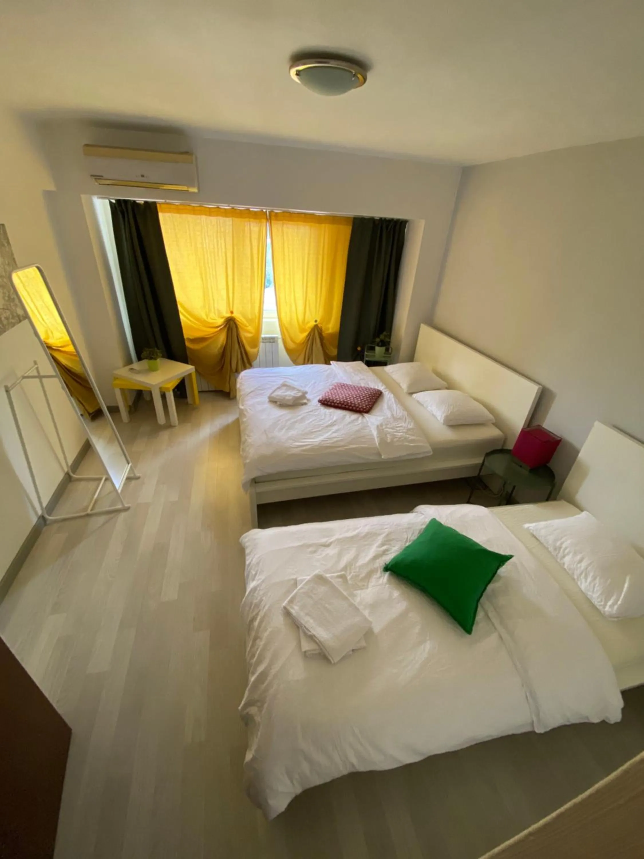 Bed in Green Apartment 63