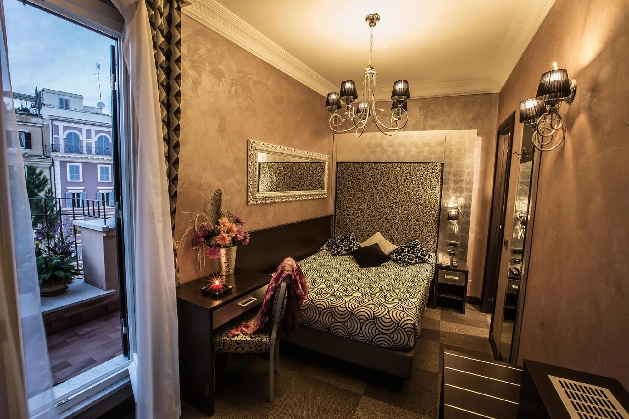 View (from property/room), Bed in Hotel Romano