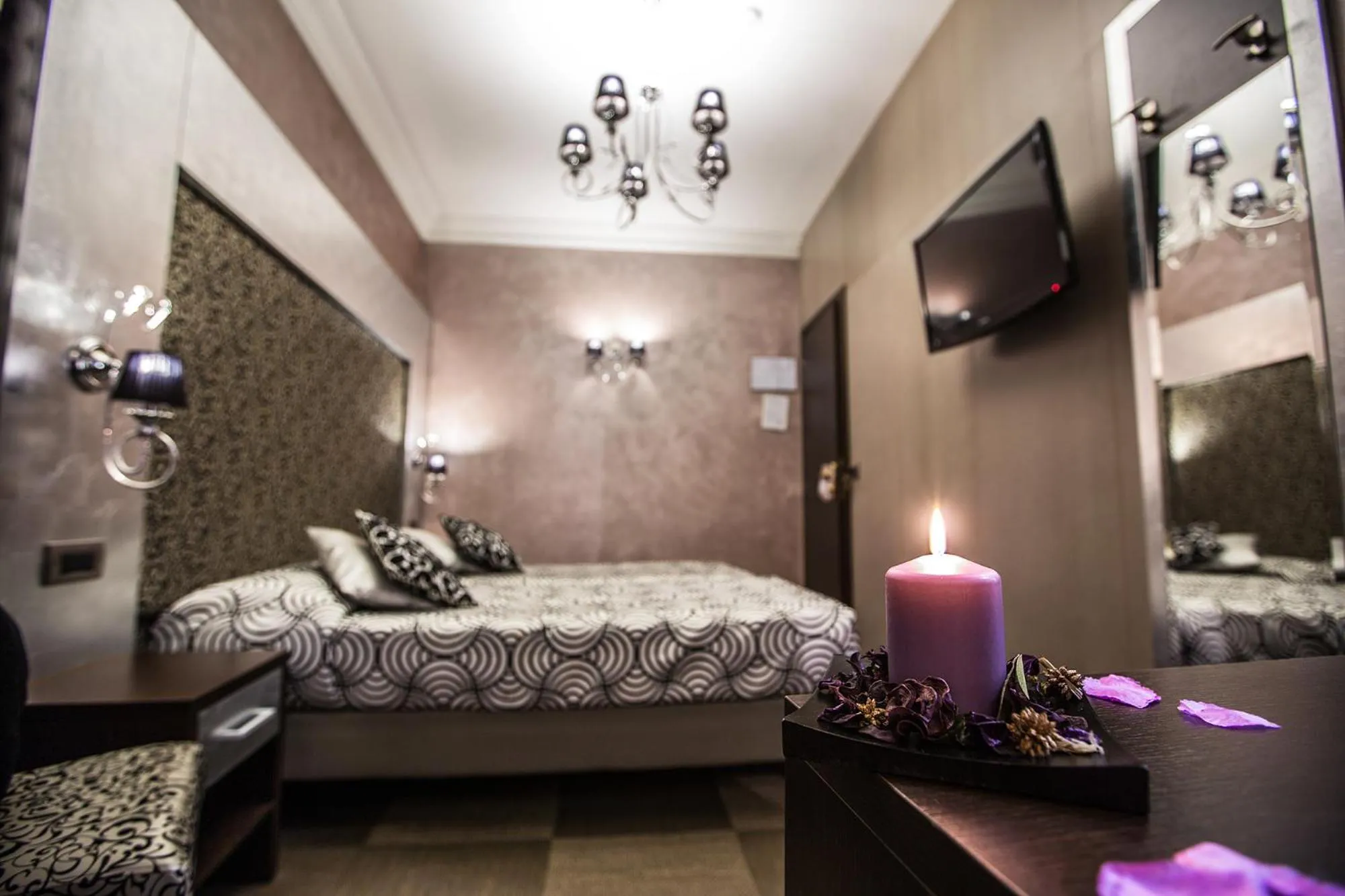 Decorative detail, Bed in Hotel Romano