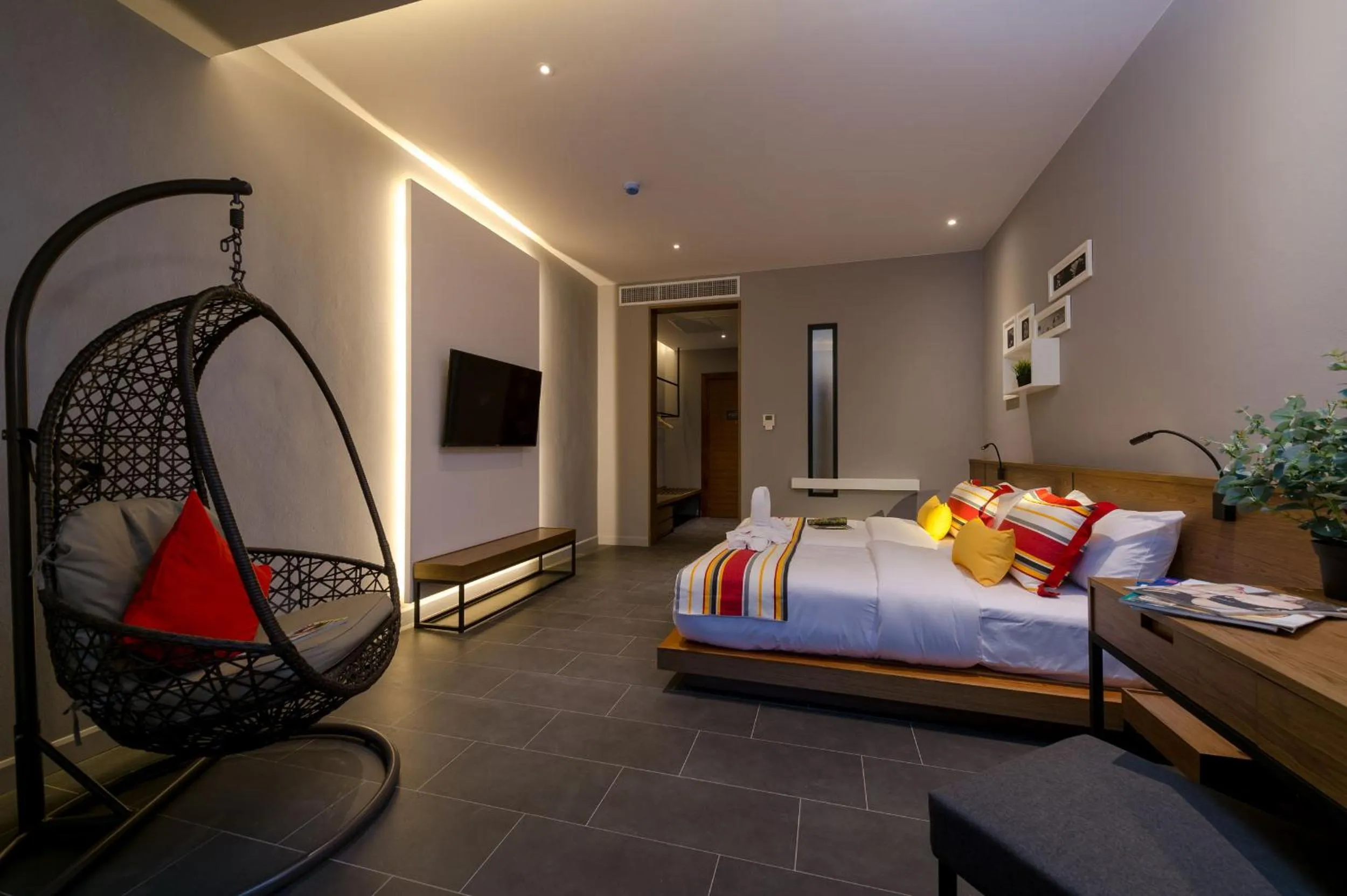 Bedroom, Bed in The Gallery Hotel Nai Harn