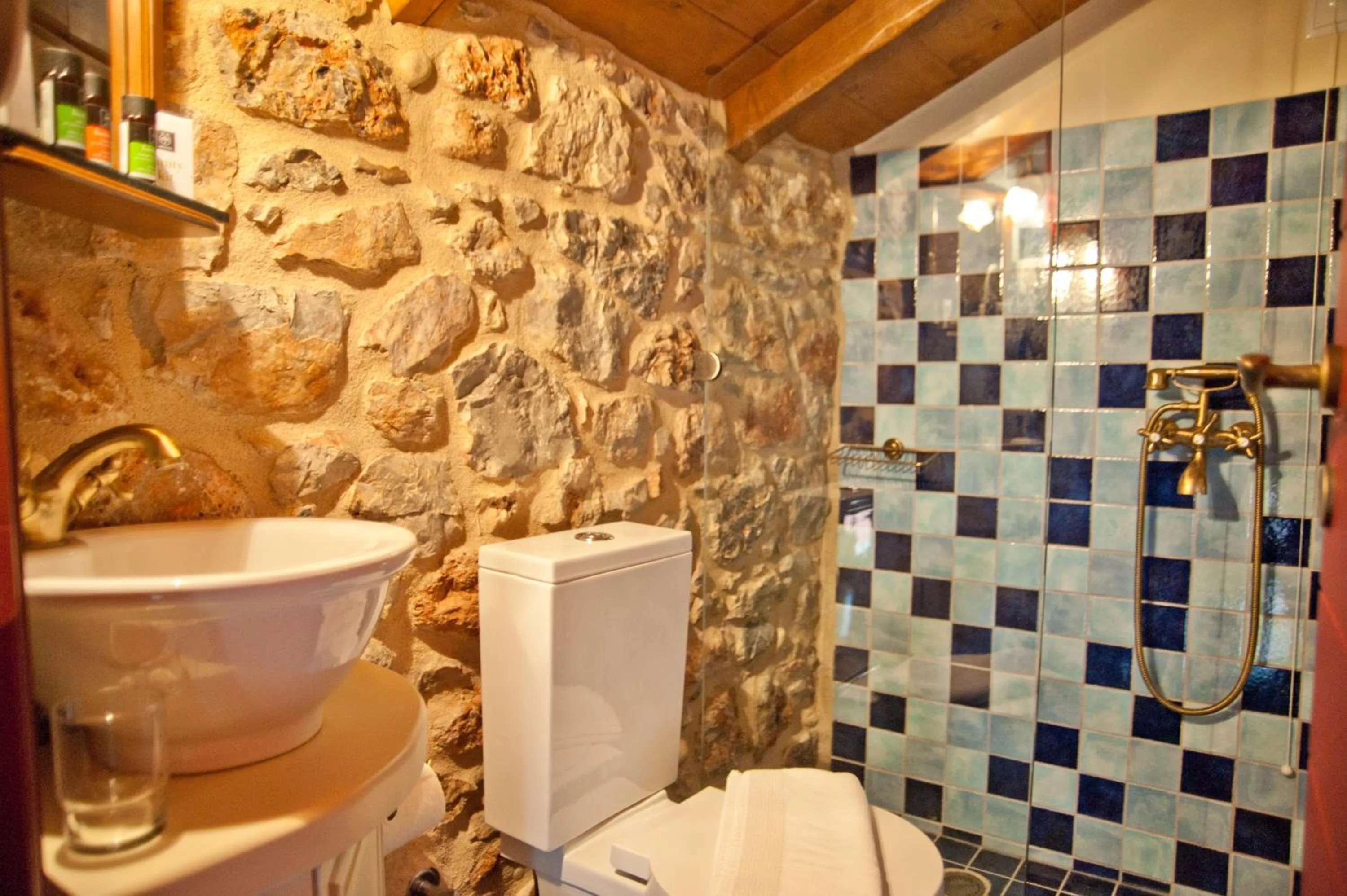 Shower in Archontiko Hatzipanayioti