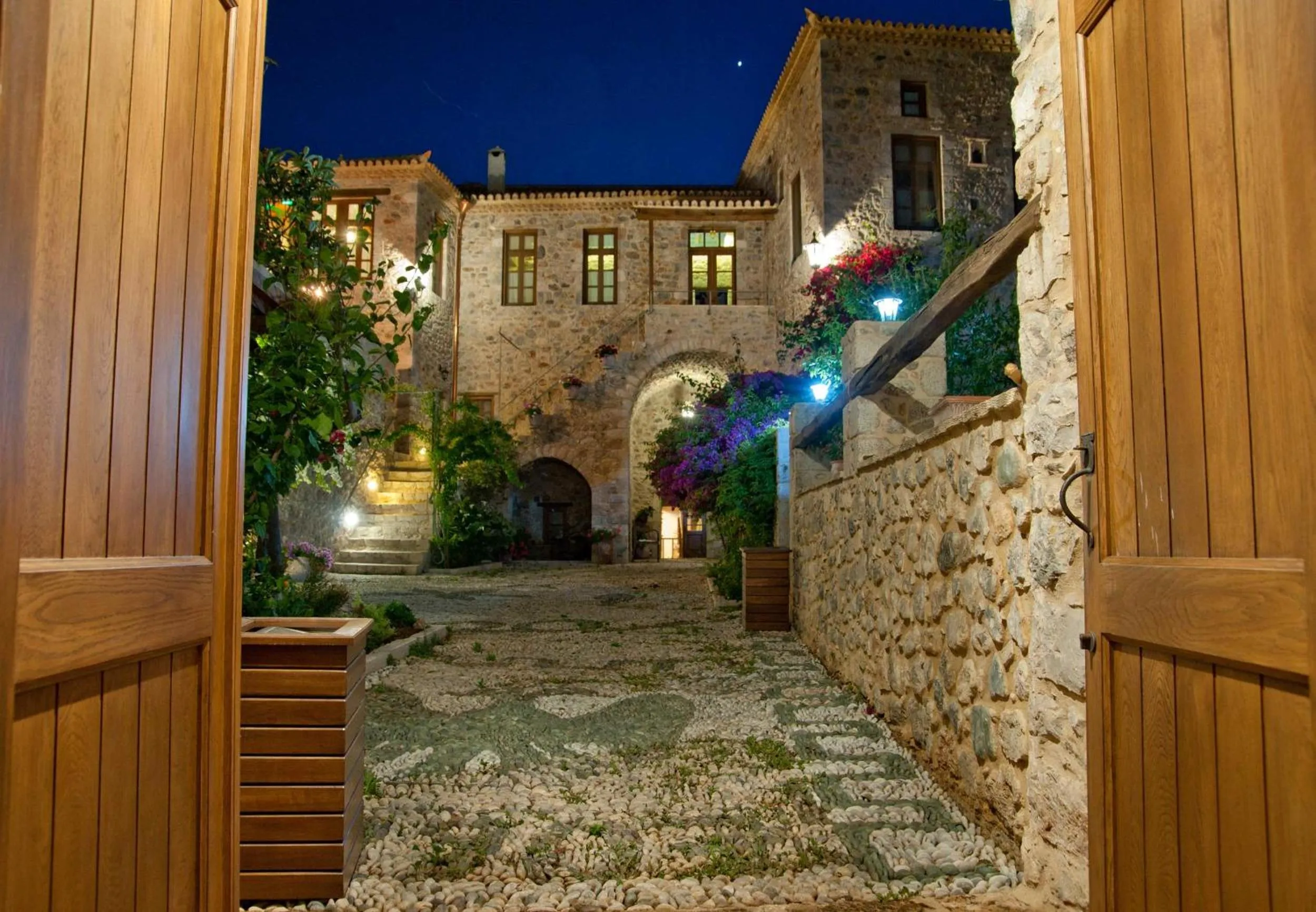 Facade/entrance in Archontiko Hatzipanayioti