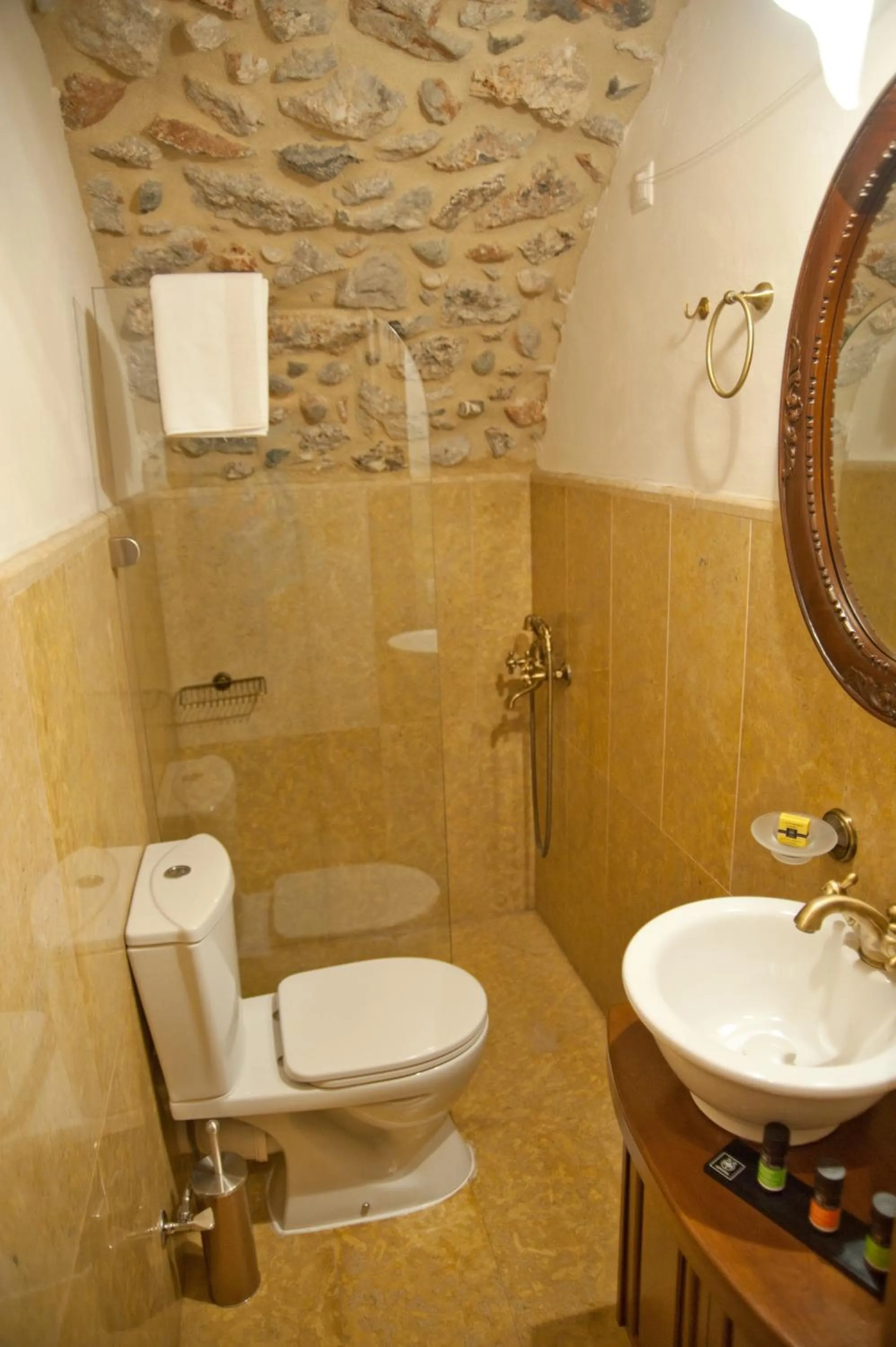 Bathroom in Archontiko Hatzipanayioti