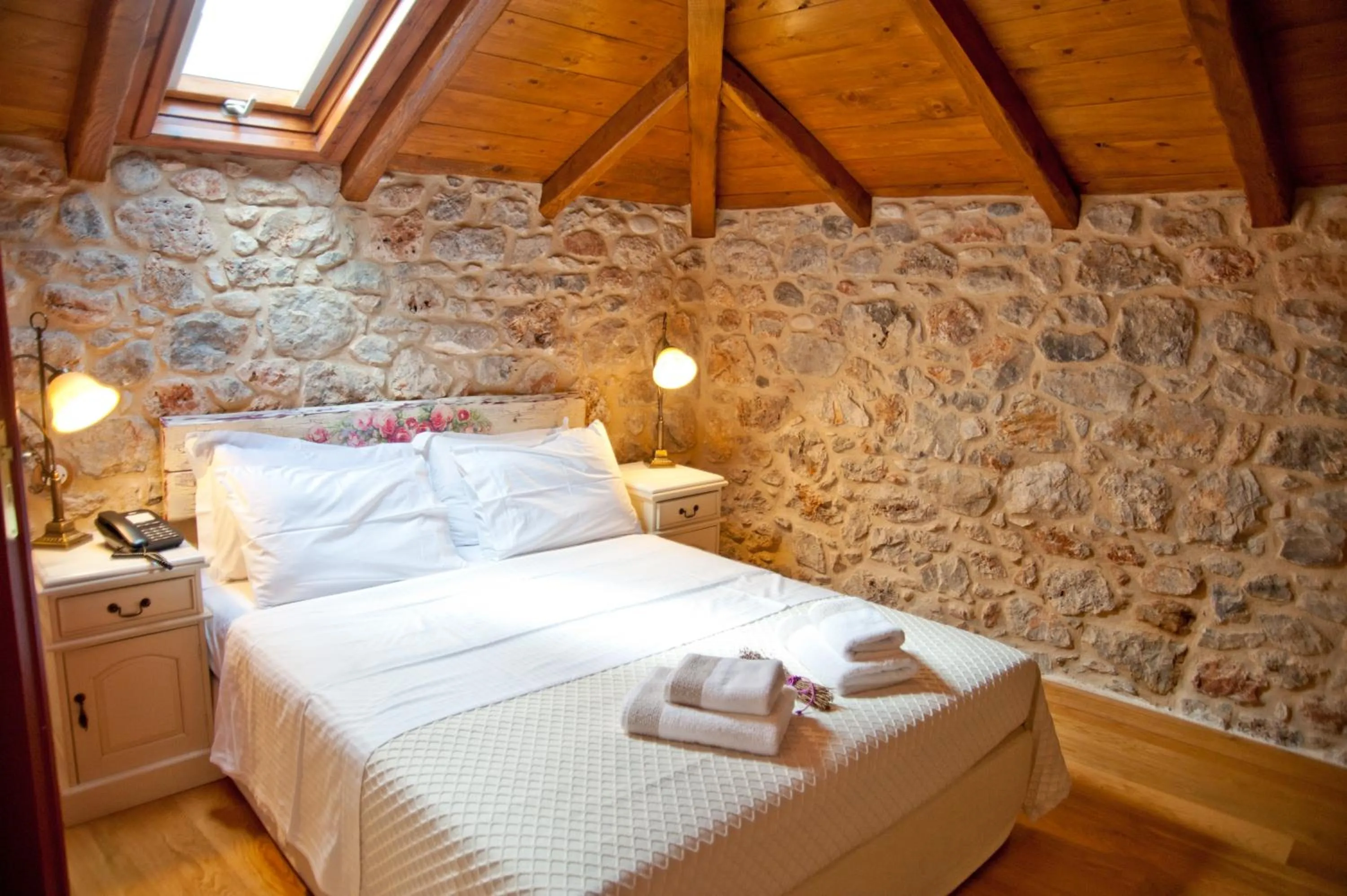 Bed in Archontiko Hatzipanayioti