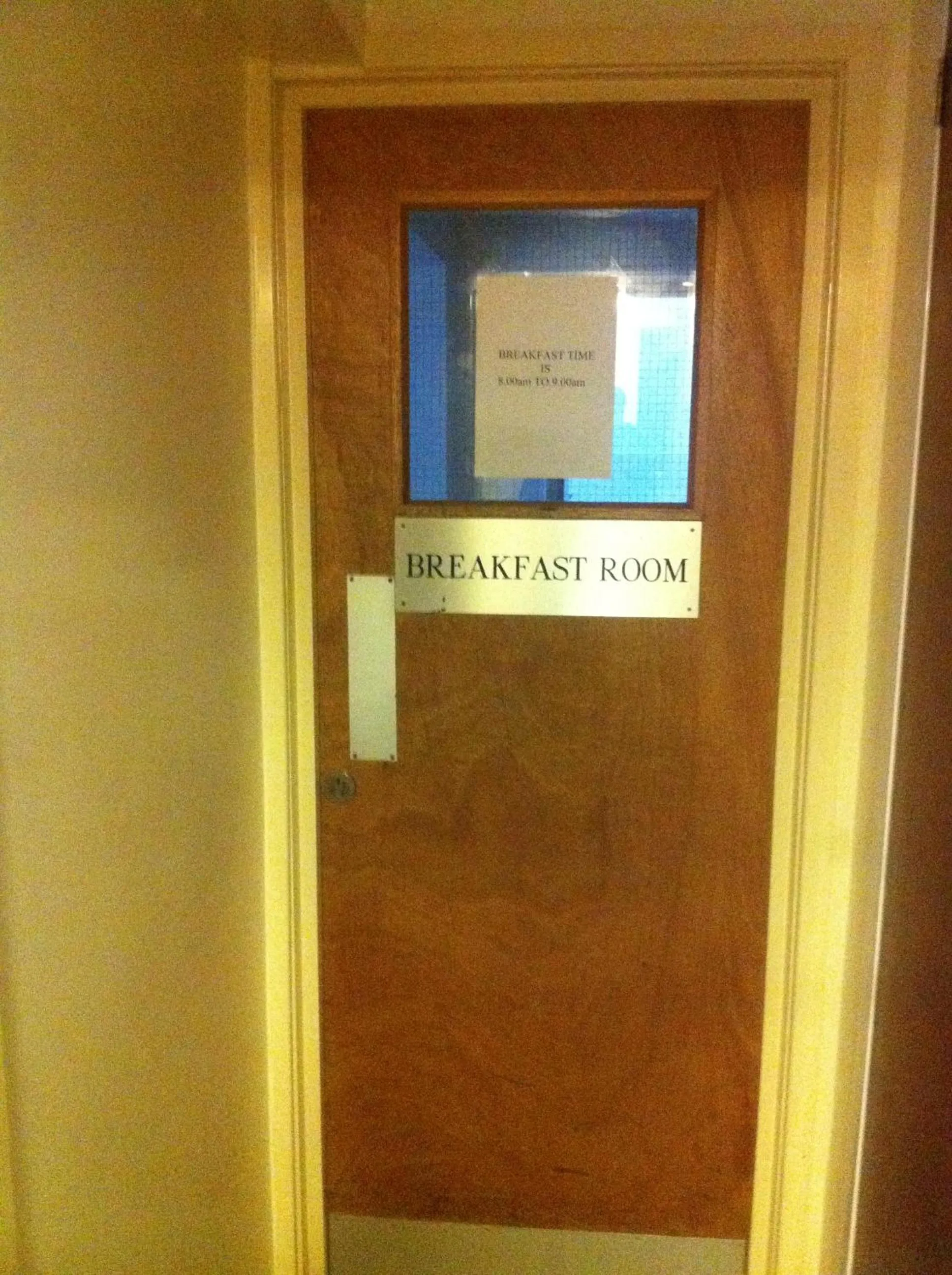 Restaurant/places to eat in Colliers Hotel