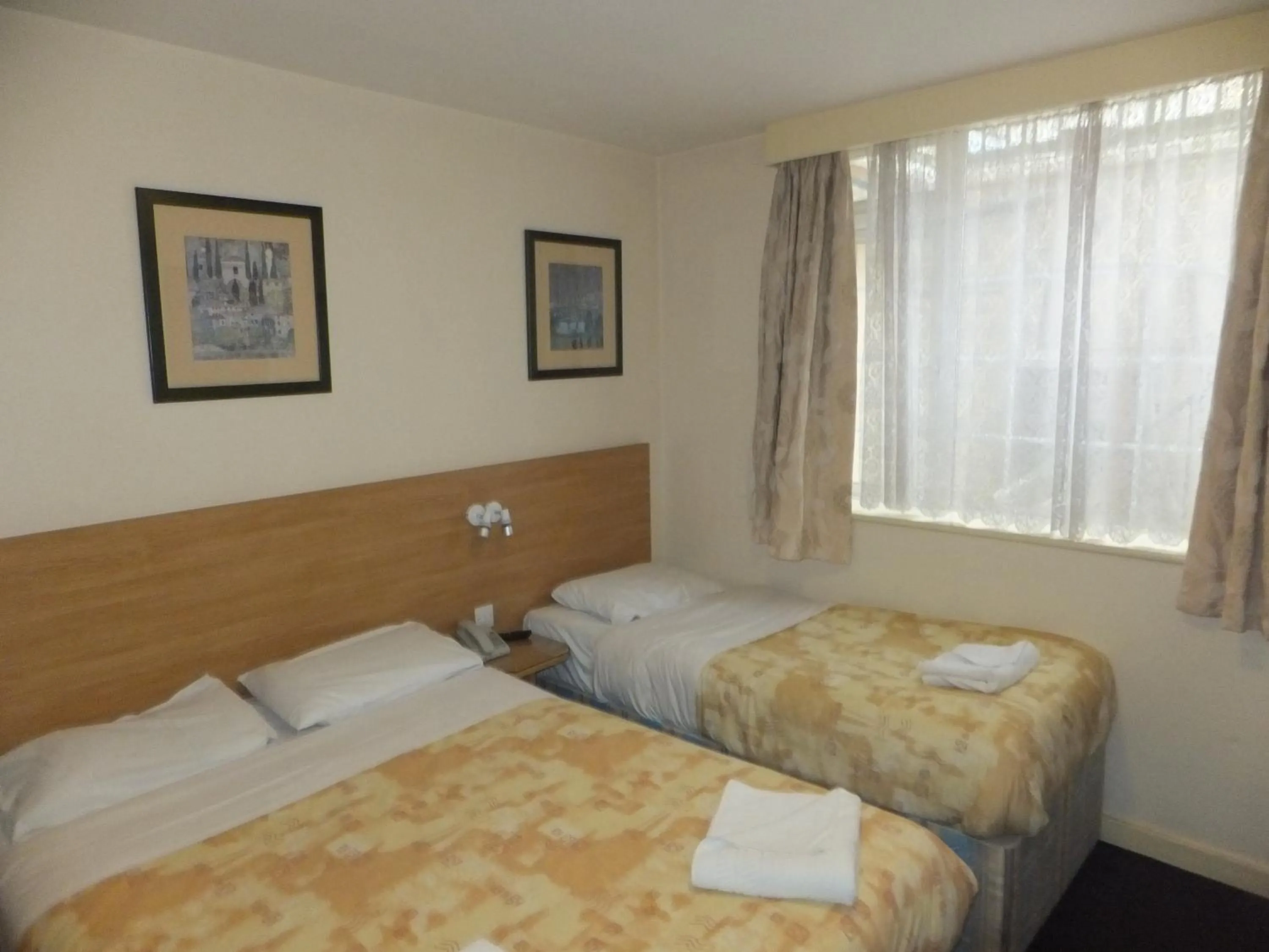 Bed in Colliers Hotel