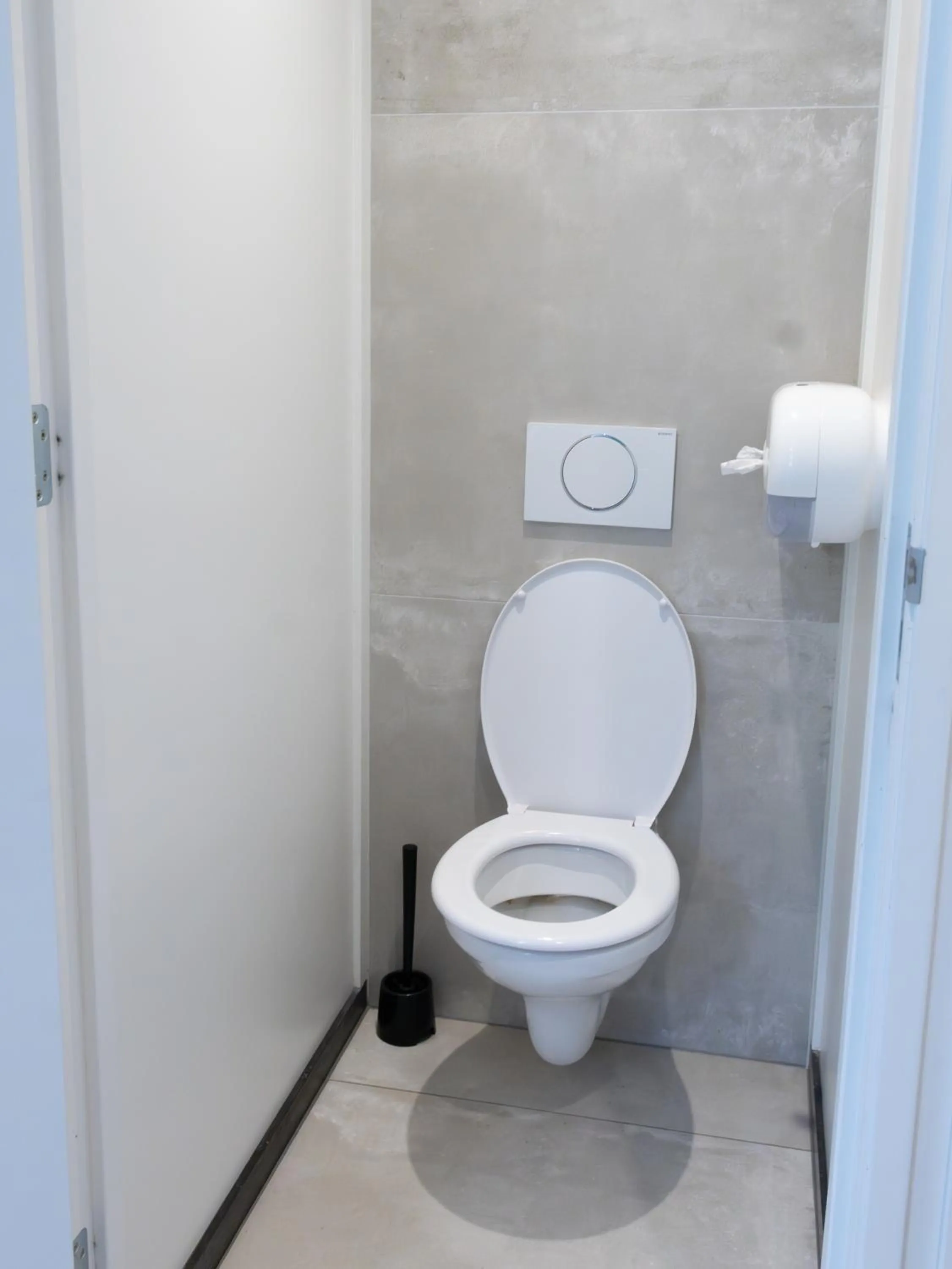 Toilet in St Christopher's Inn Bruges - The Bauhaus