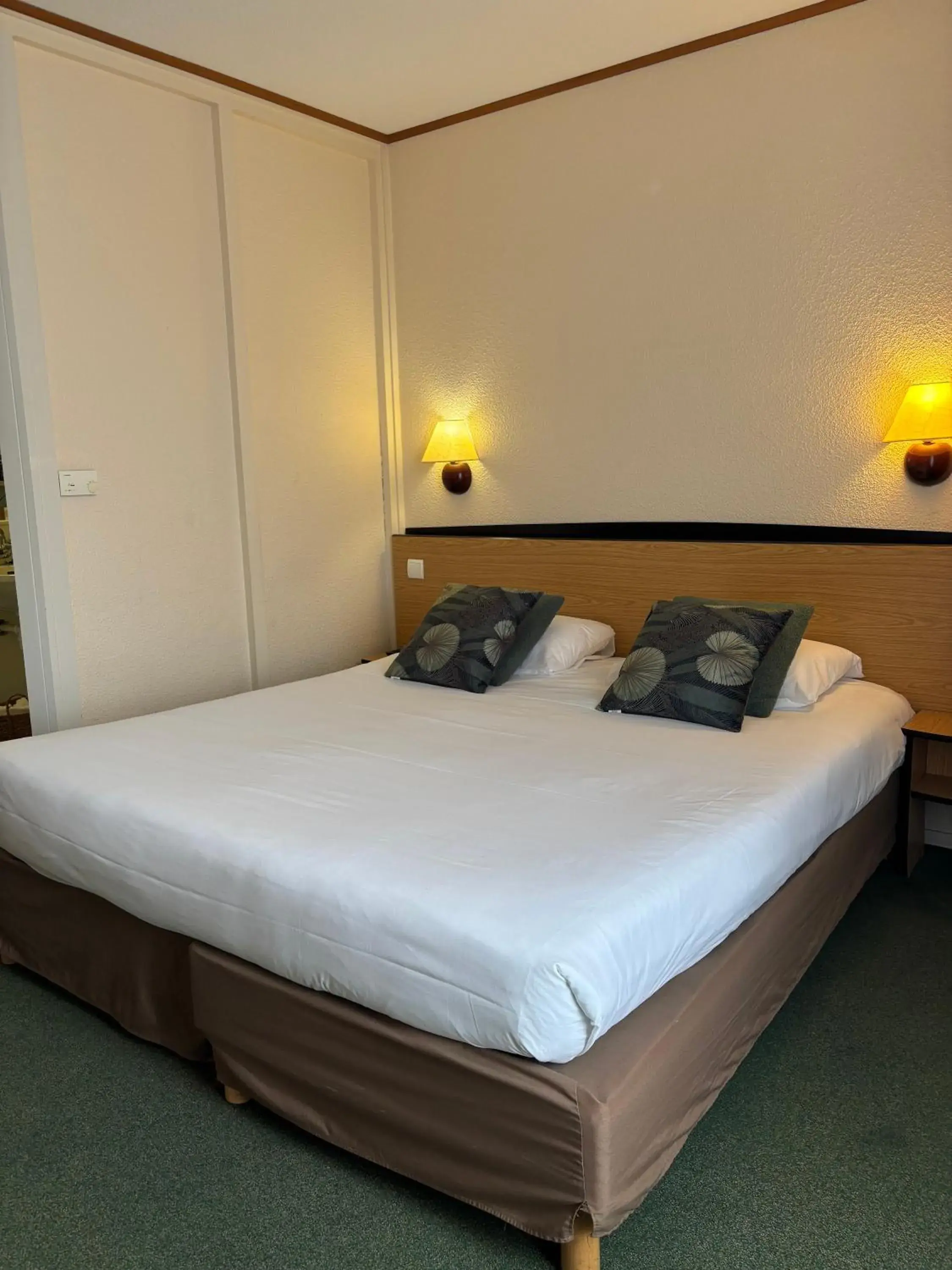 Double Room in Campanile Dijon Centre - Gare Double Room in Campanile Dijon Centre - Gare