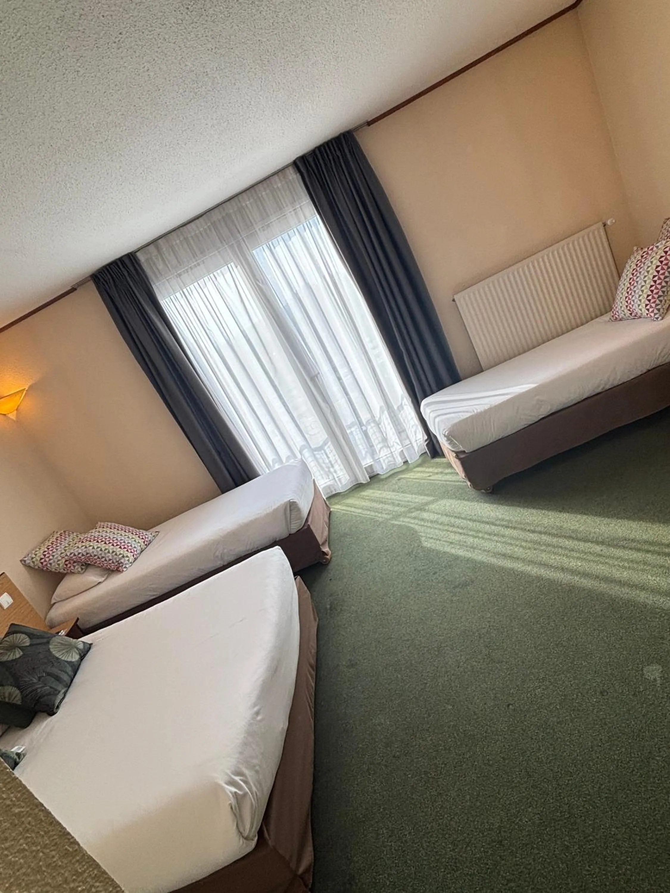 Photo of the whole room, Bed in Campanile Dijon Centre - Gare