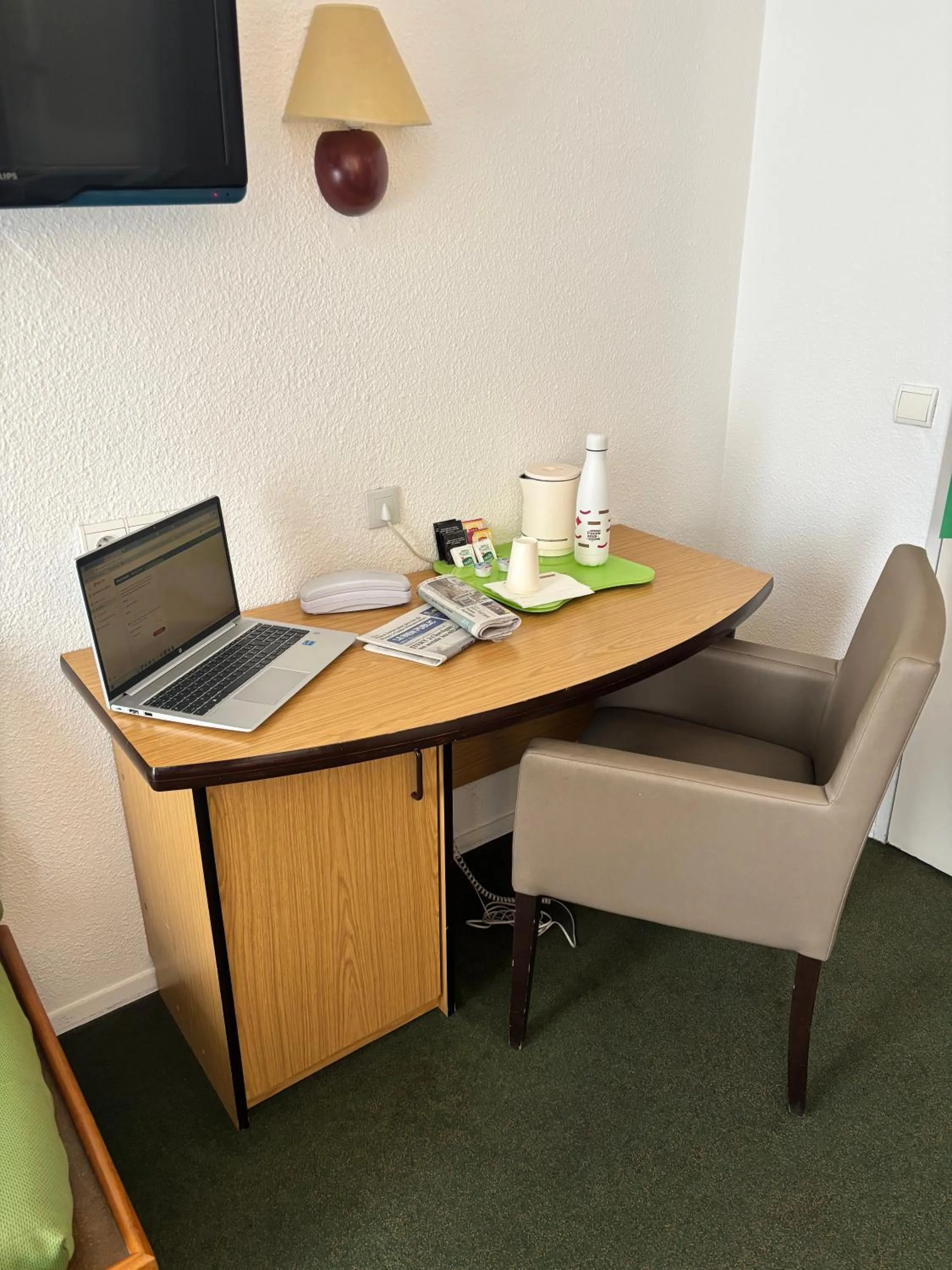 TV and multimedia in Campanile Dijon Centre - Gare