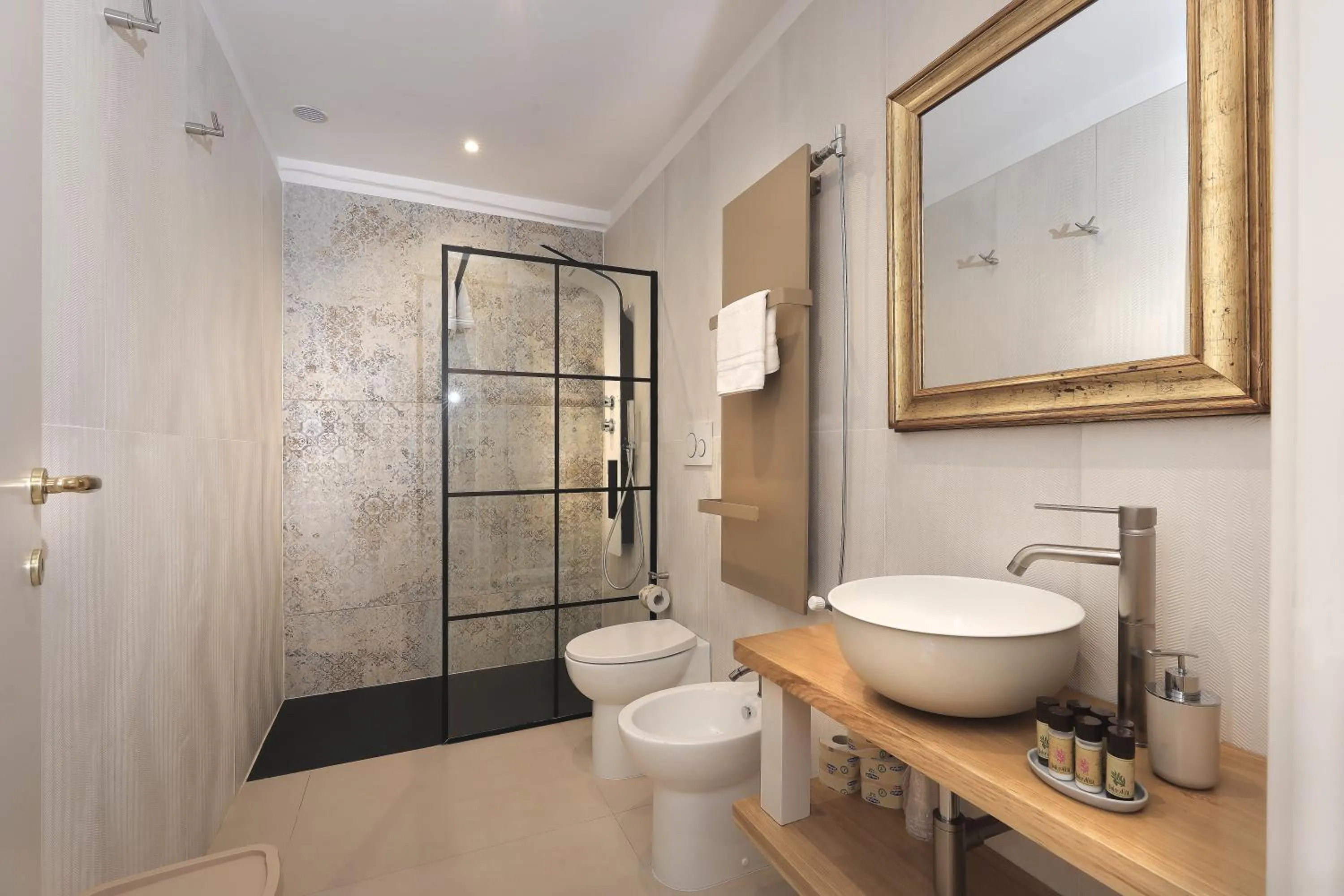 Shower in Palazzo Circolone