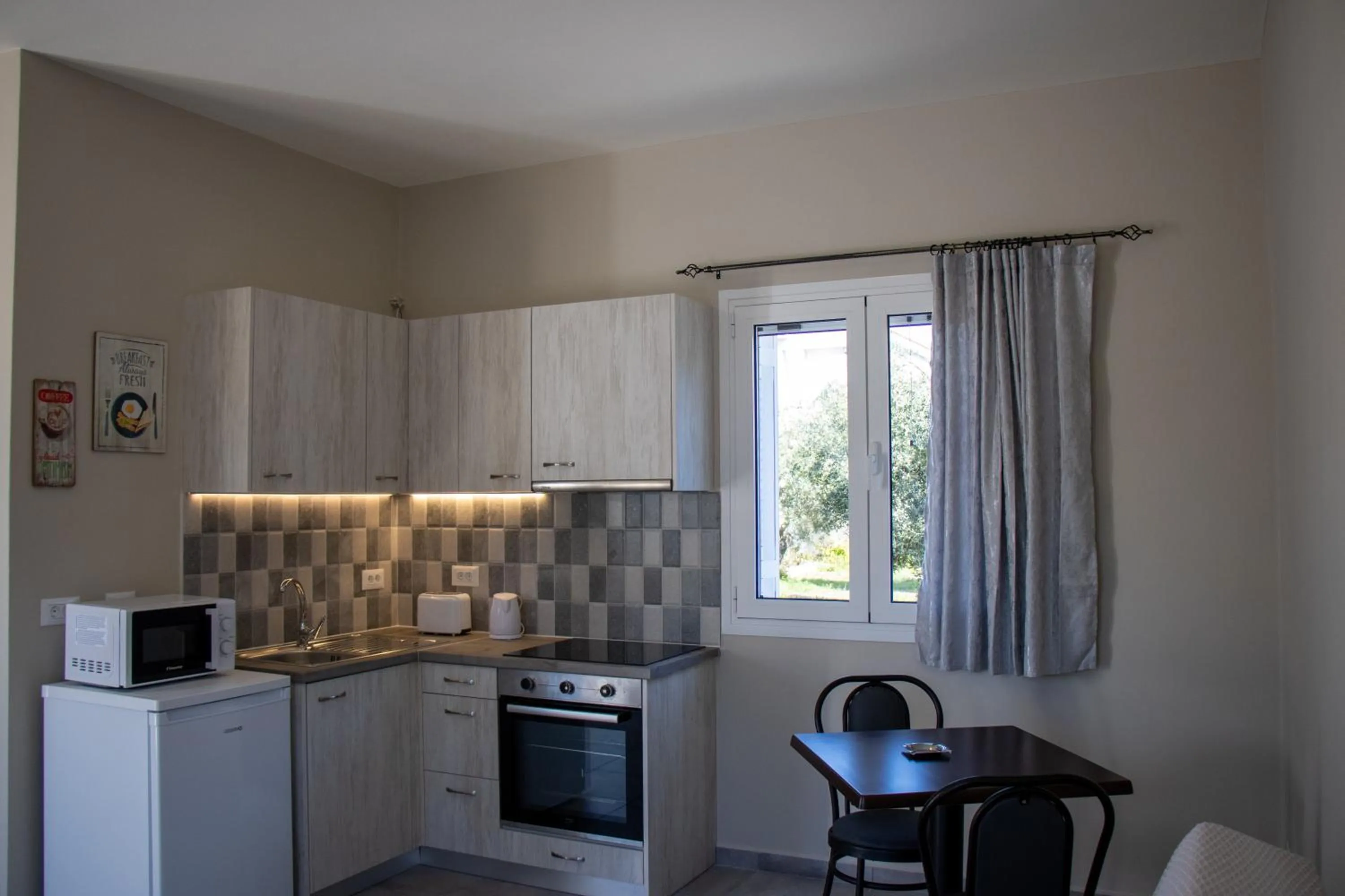 kitchen in Casa De Rosa Apartments & Studios