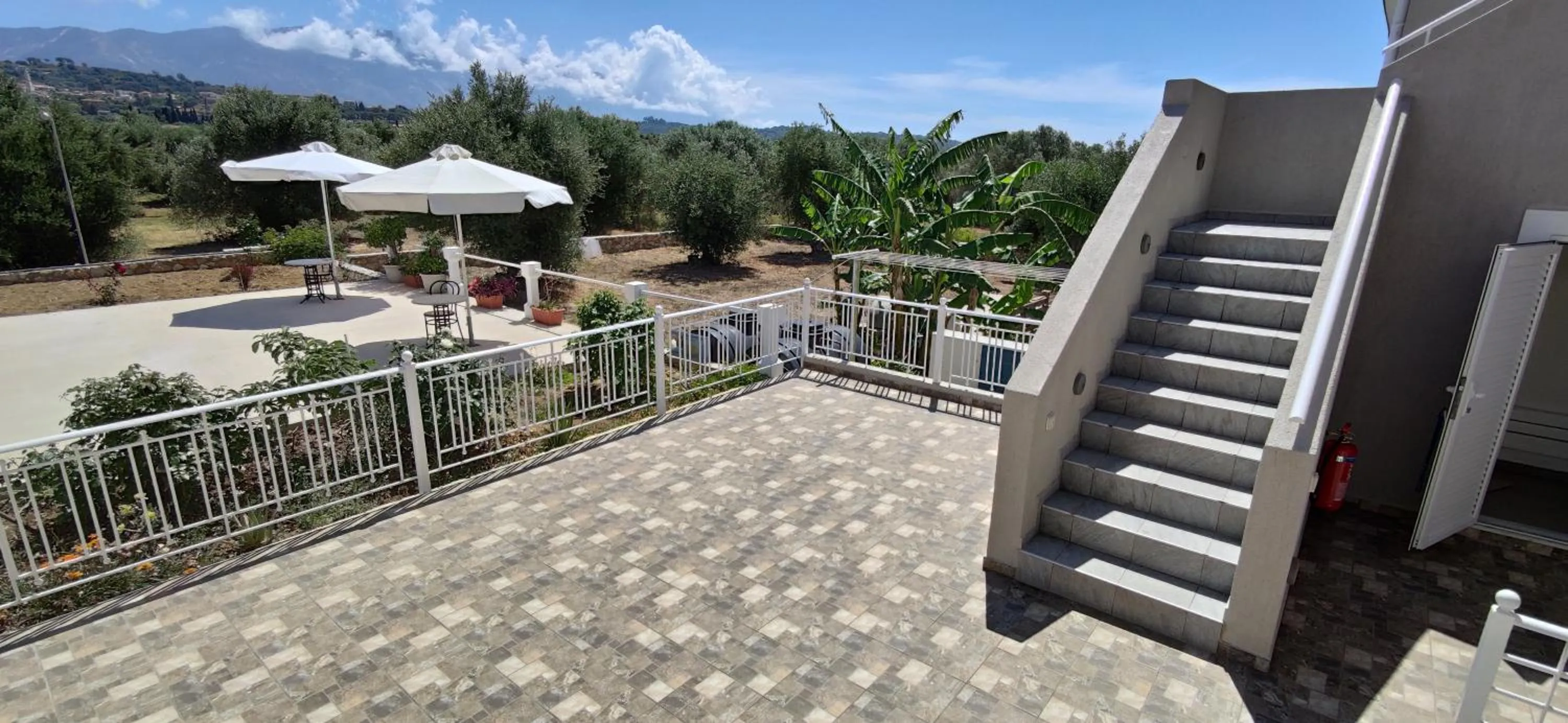 Facade/entrance in Casa De Rosa Apartments & Studios