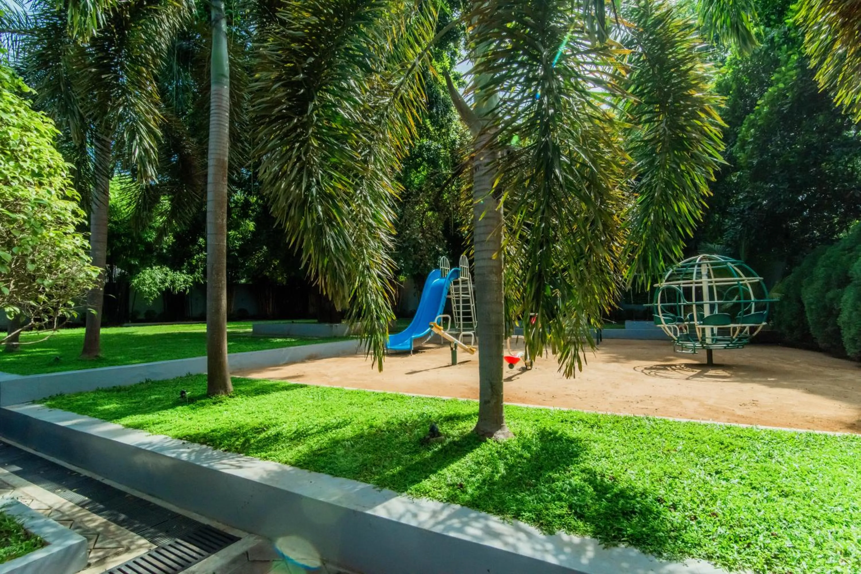 Evening entertainment in Royal Reach Udawalawe