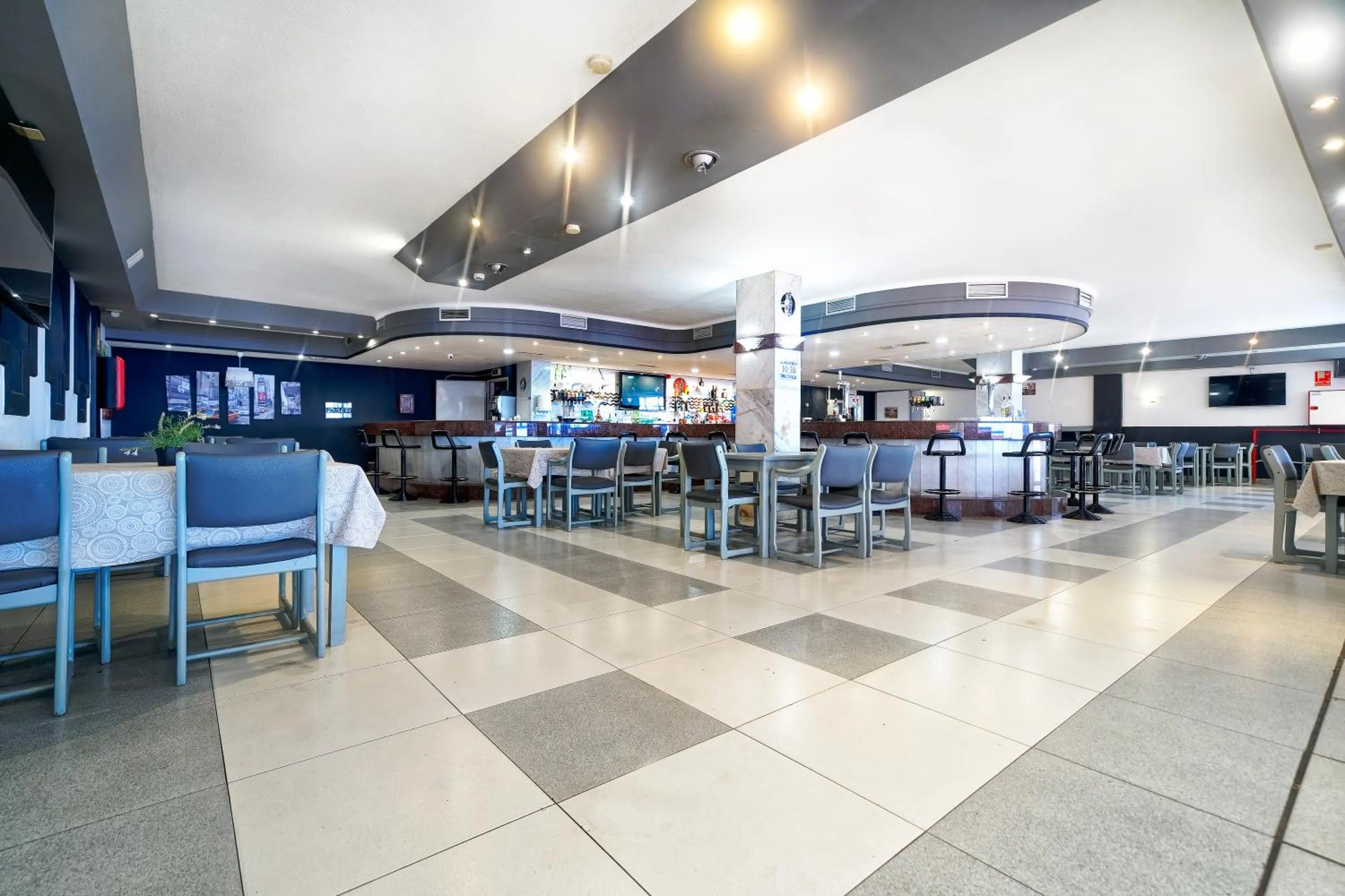 Lounge or bar in Laguna Park 2