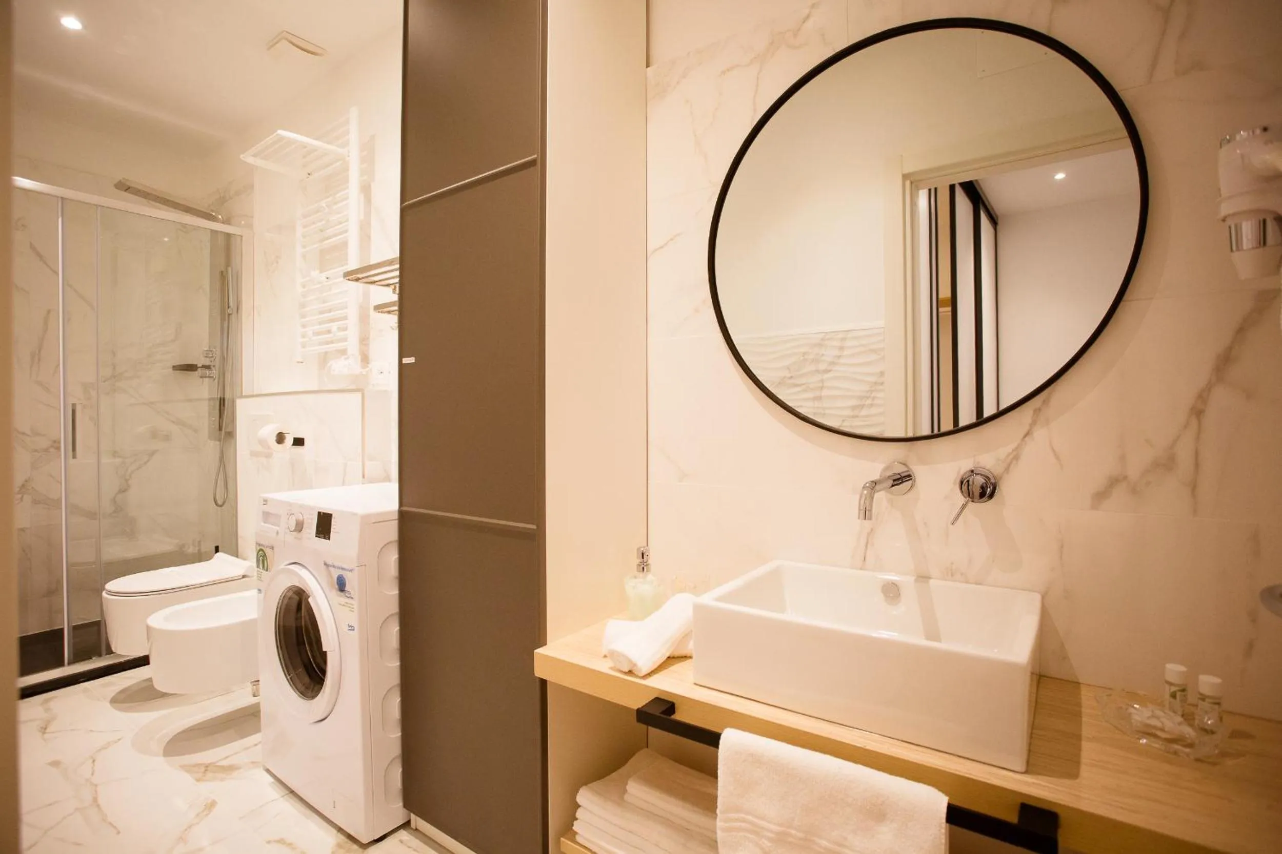 Shower in Elegant Apartments 5 terre la spezia