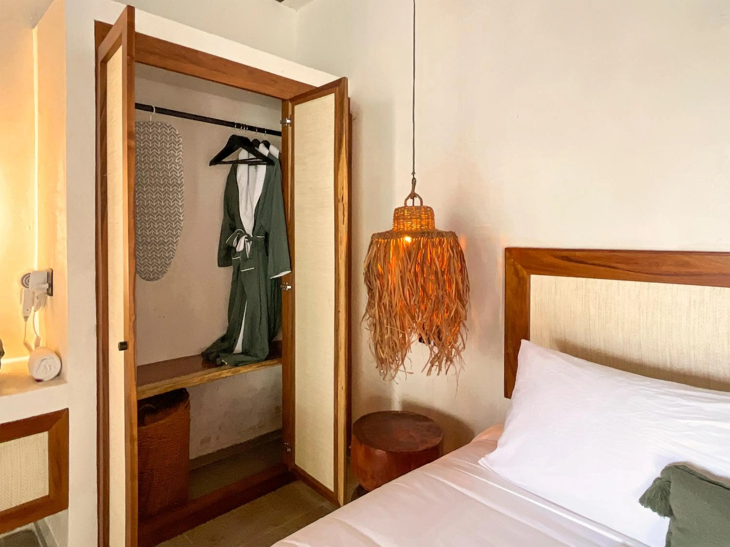 wardrobe, Bed in Zelune Luxury Lagoon Resort Bacalar - Adults Only