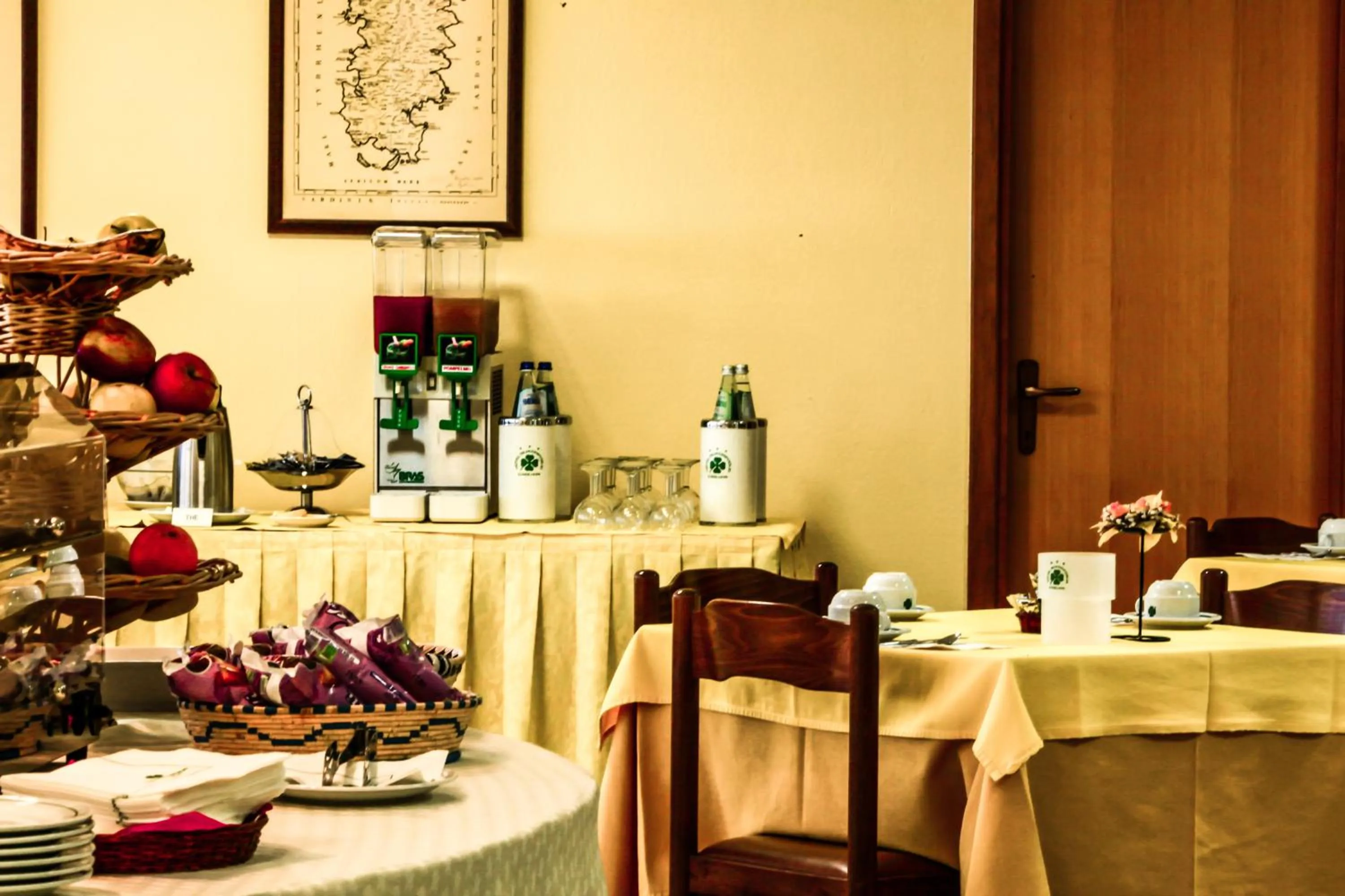 Restaurant/places to eat in Hotel Quadrifoglio