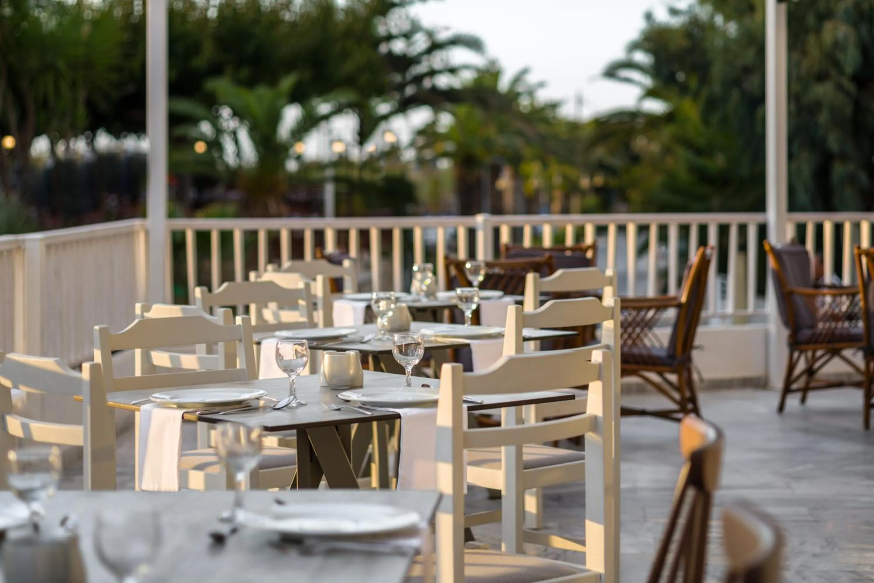 Restaurant/places to eat in Ariadne Hotel