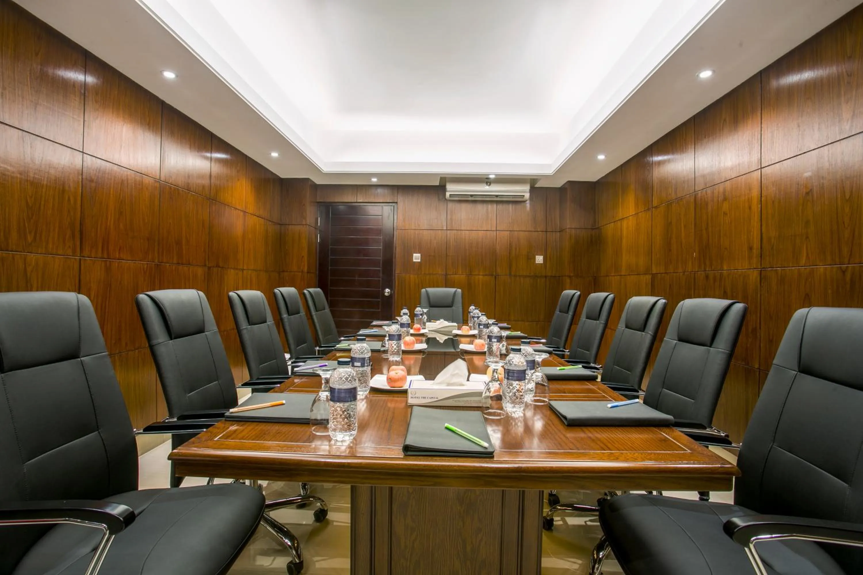 Meeting/conference room in HOTEL THE CAPITAL LTD.