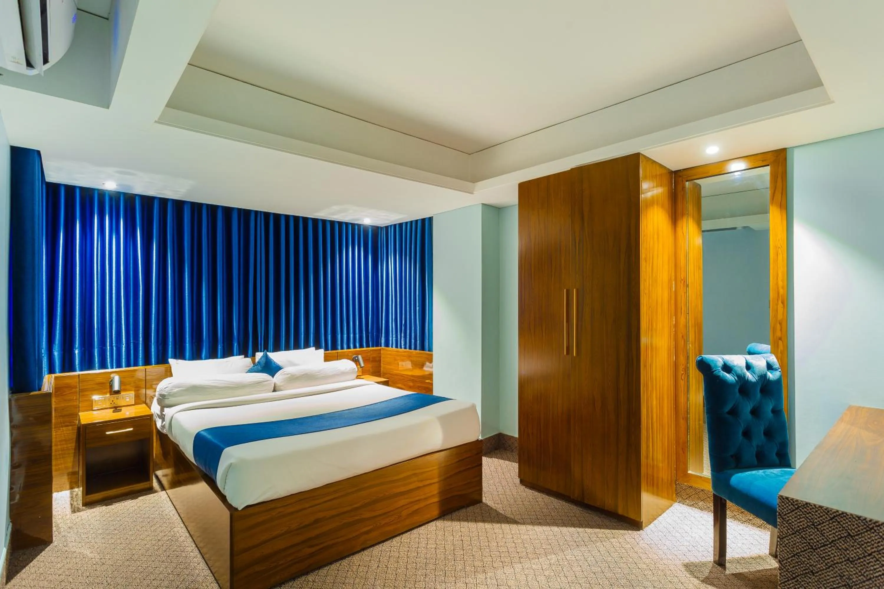 Bed in HOTEL THE CAPITAL LTD.