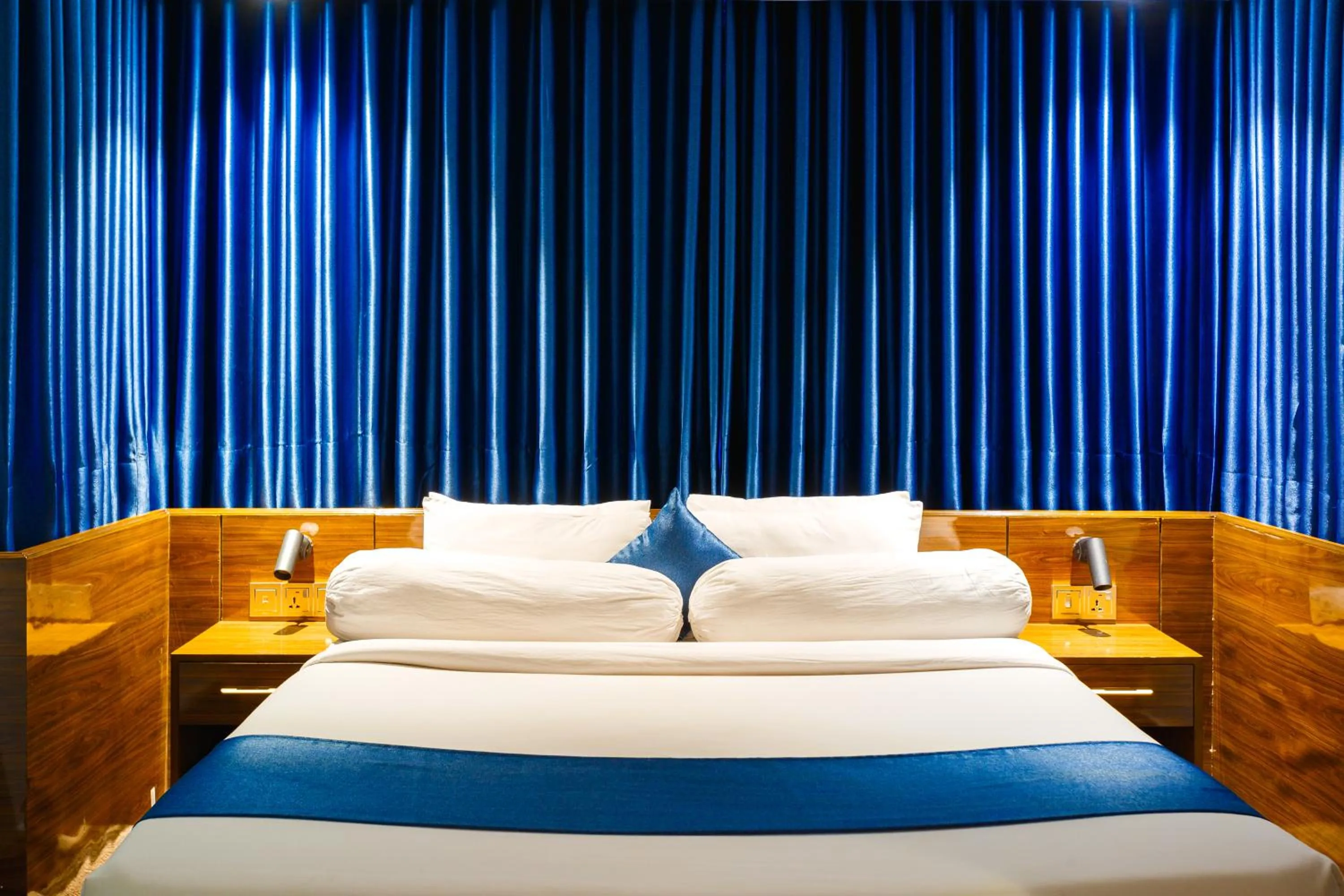 Bed in HOTEL THE CAPITAL LTD.