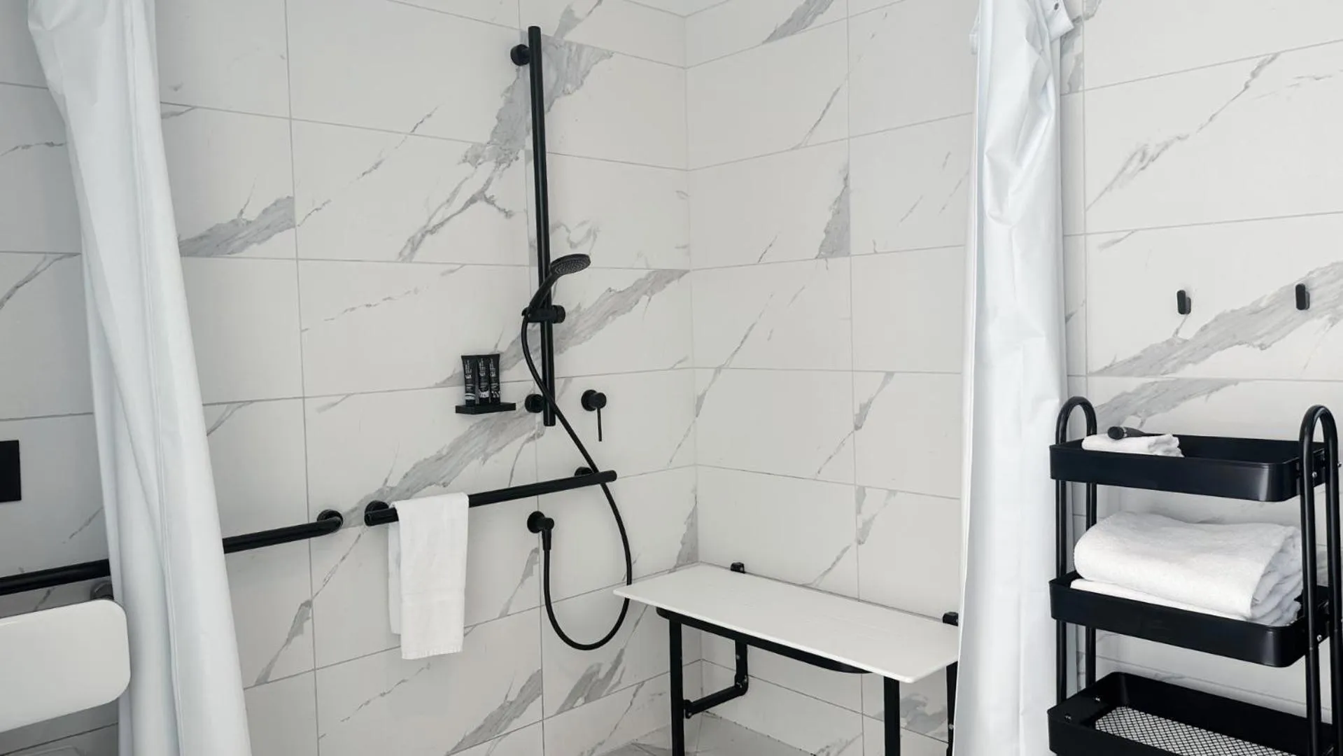 Bathroom in Brady Hotels Jones Lane