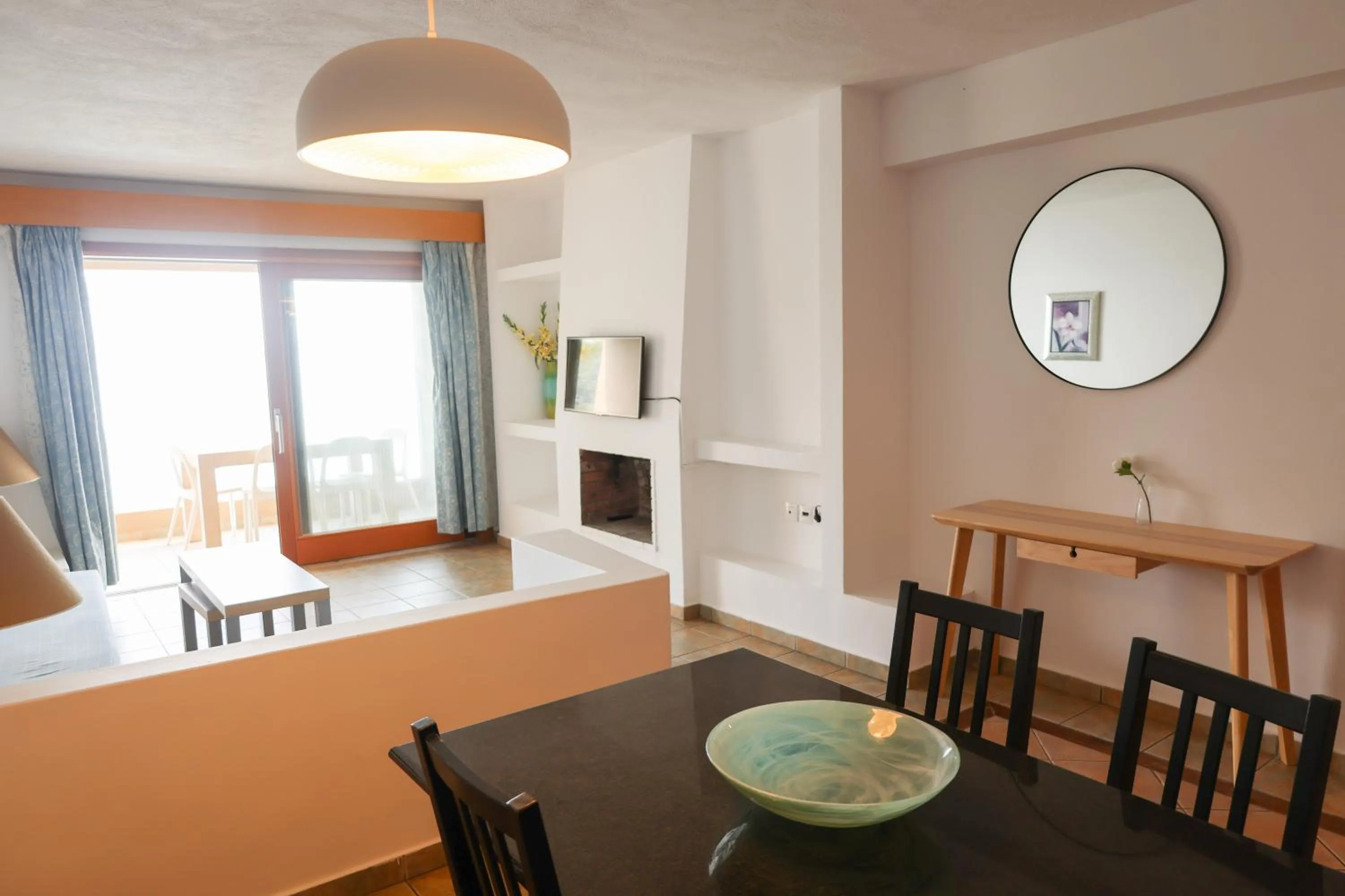 Cape Kanapitsa Hotel & Suites