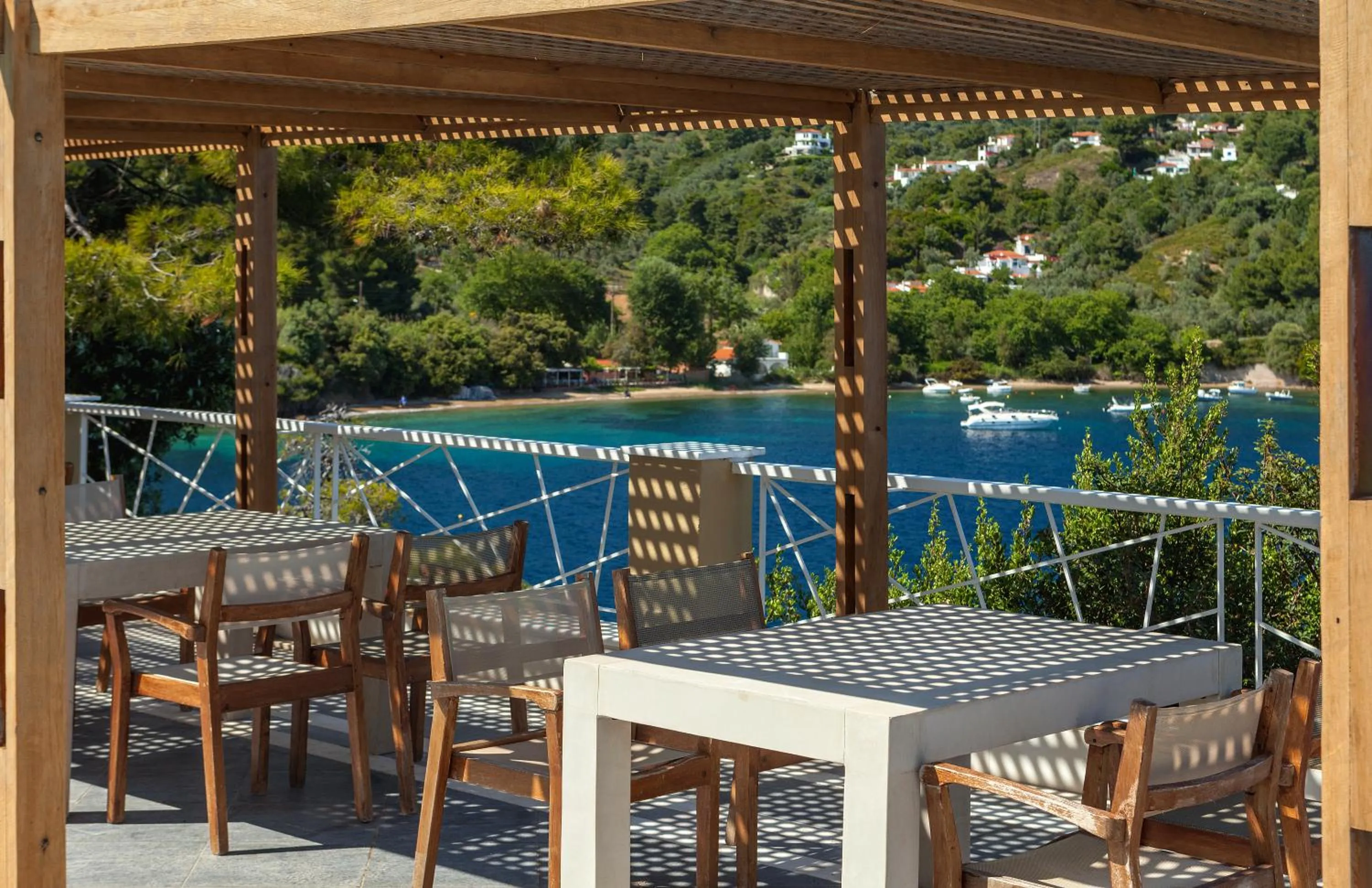 Restaurant/places to eat in Cape Kanapitsa Hotel & Suites