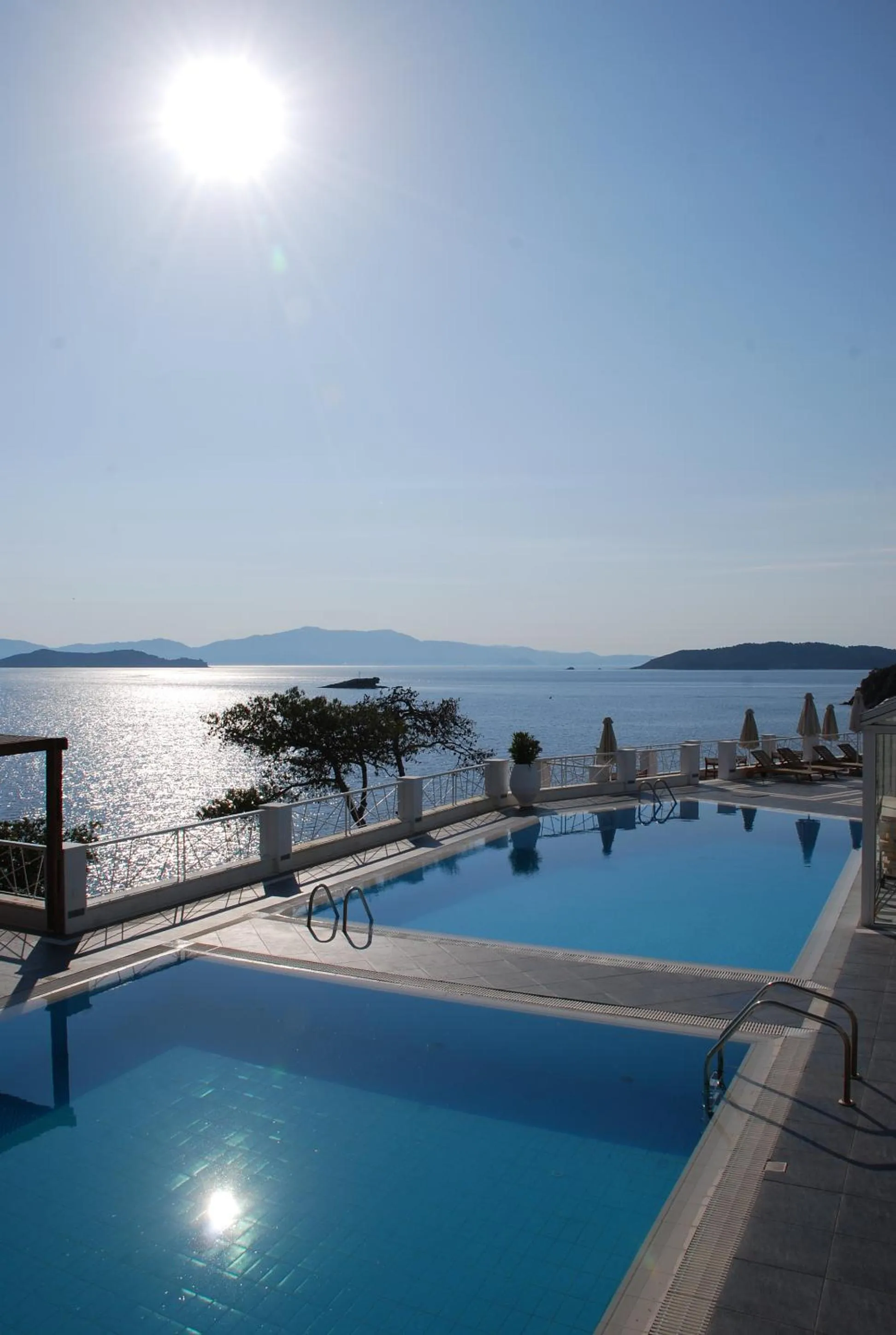 Swimming pool in Cape Kanapitsa Hotel & Suites